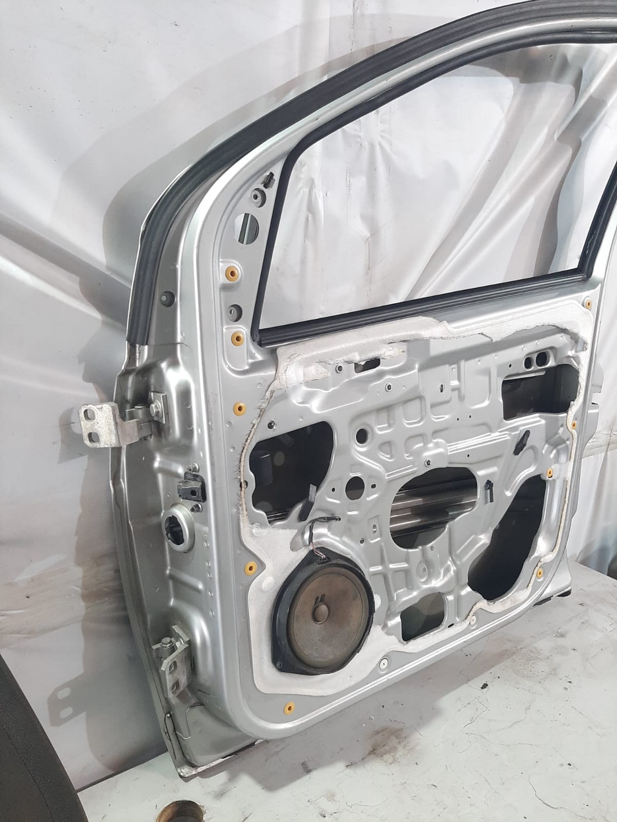 PORTA DIANTEIRA GRAN SIENA LADO DIREITO (PRATA) - Imagem 5