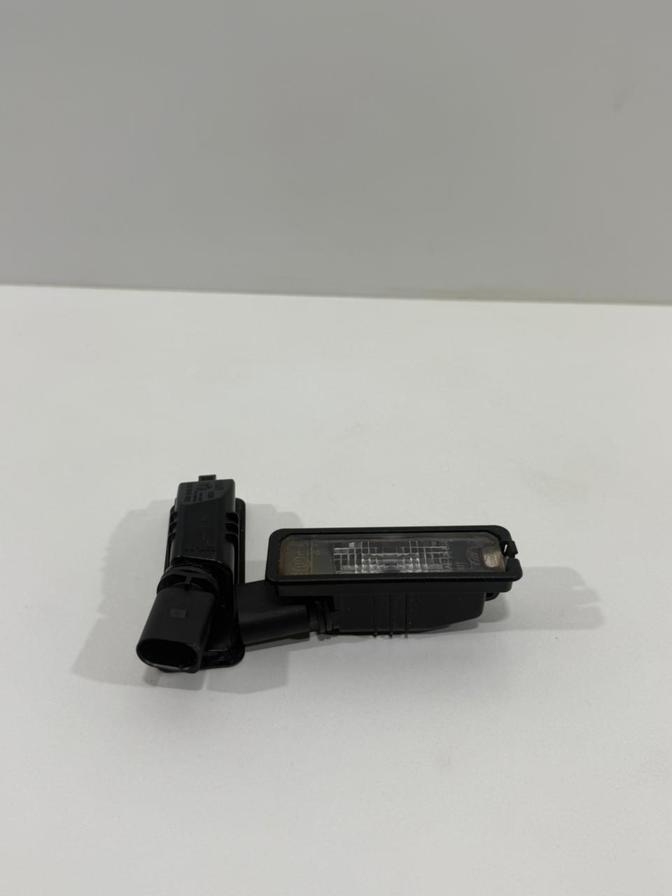 Par de Lanterna Luz de Placa VW Polo 1K8943021 - Imagem 3