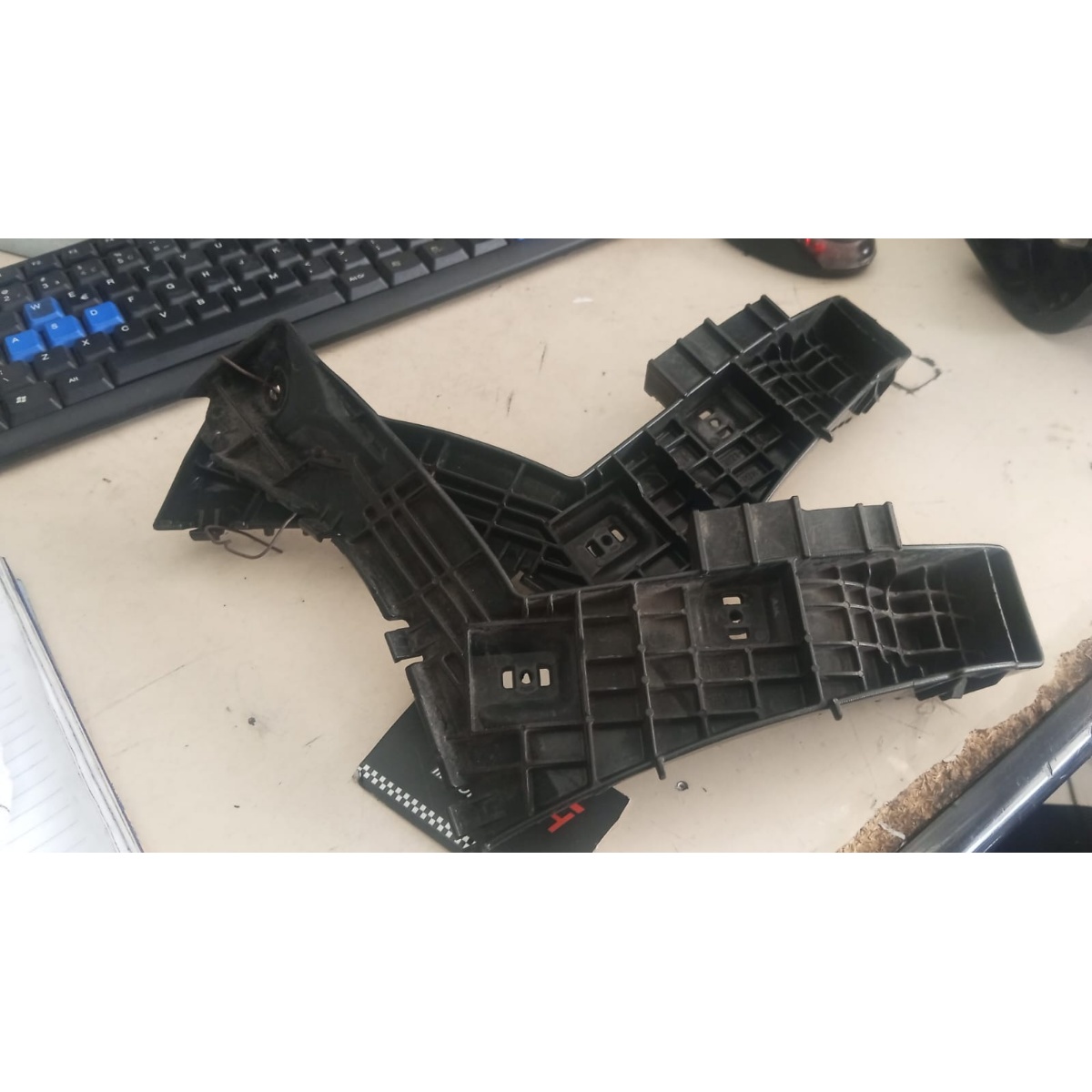 Soporte Fascia Tras/Der Suzuki Sx4  cada - Imagem 2