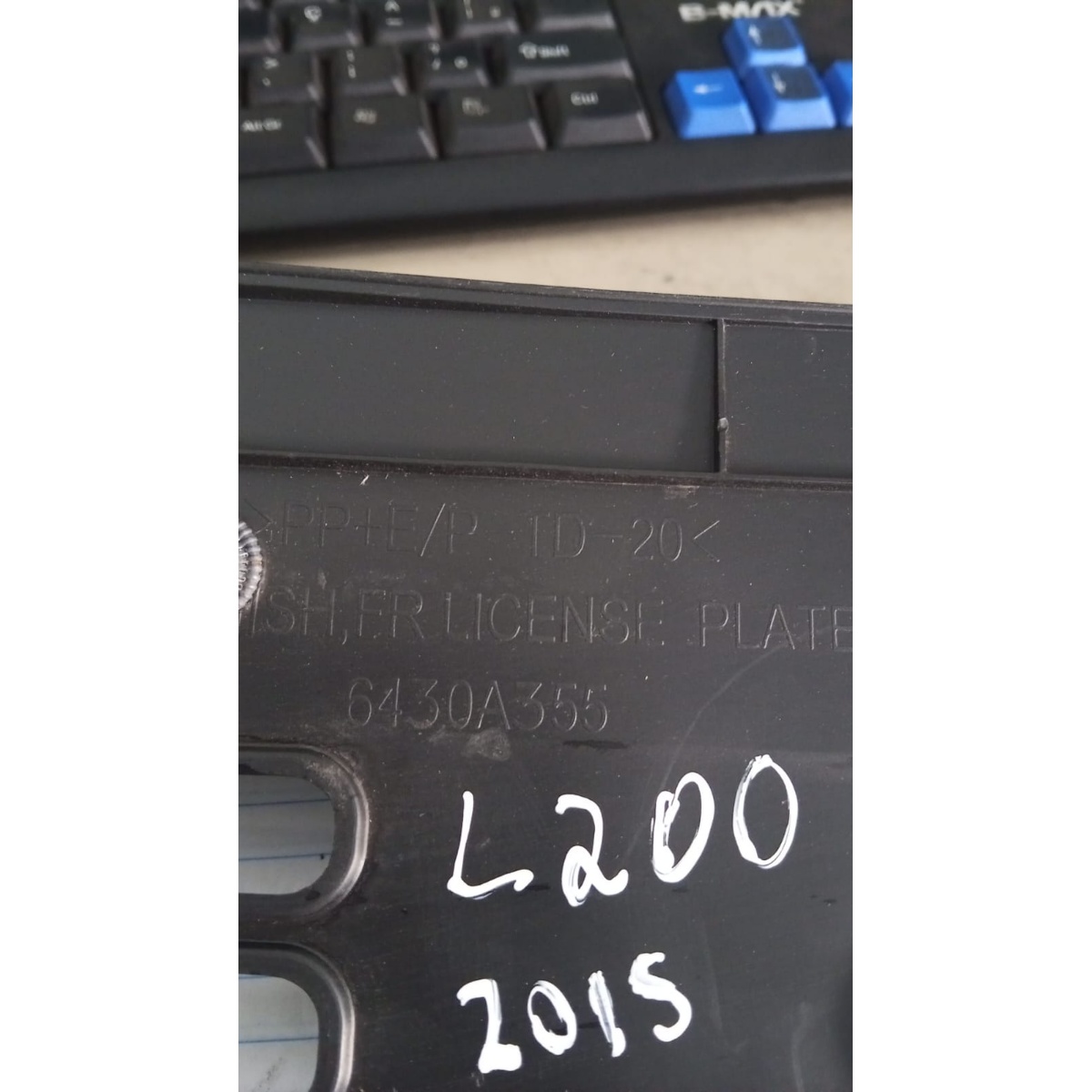Suporte Placa Dianteiro L200 2015 Código 6430a355 Preto - Imagem 3