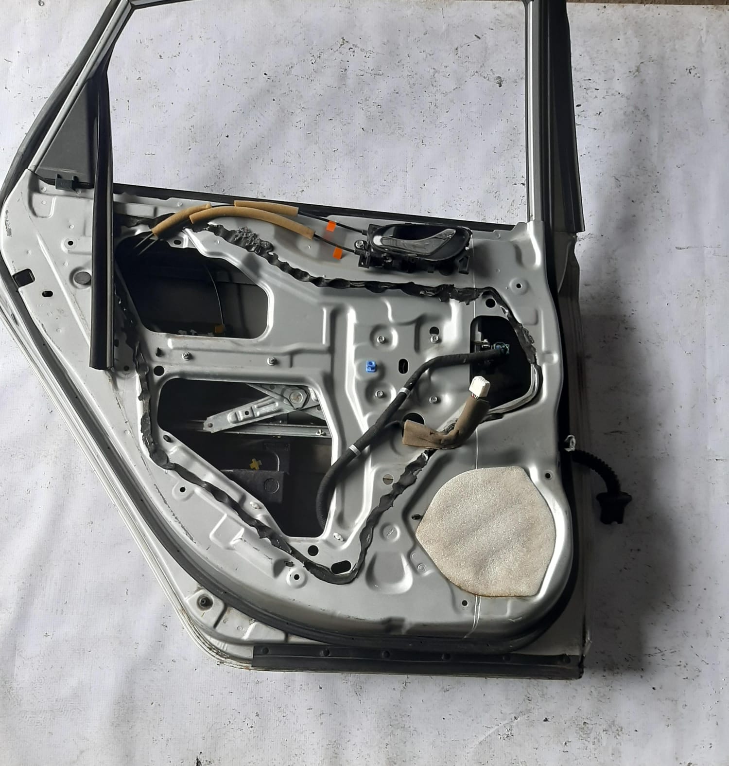 PORTA TRASEIRA SENTRA 2007/2013 LADO ESQUERDO (PRATA) - Imagem 6