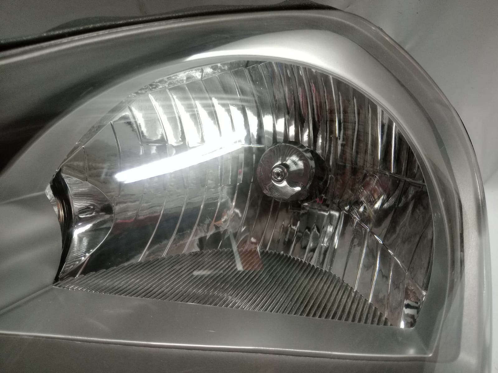 FAROL HYUNDAI TUCSON 2004 / 2010 PISCA CRISTAL LE NOVO @ - Imagem 2