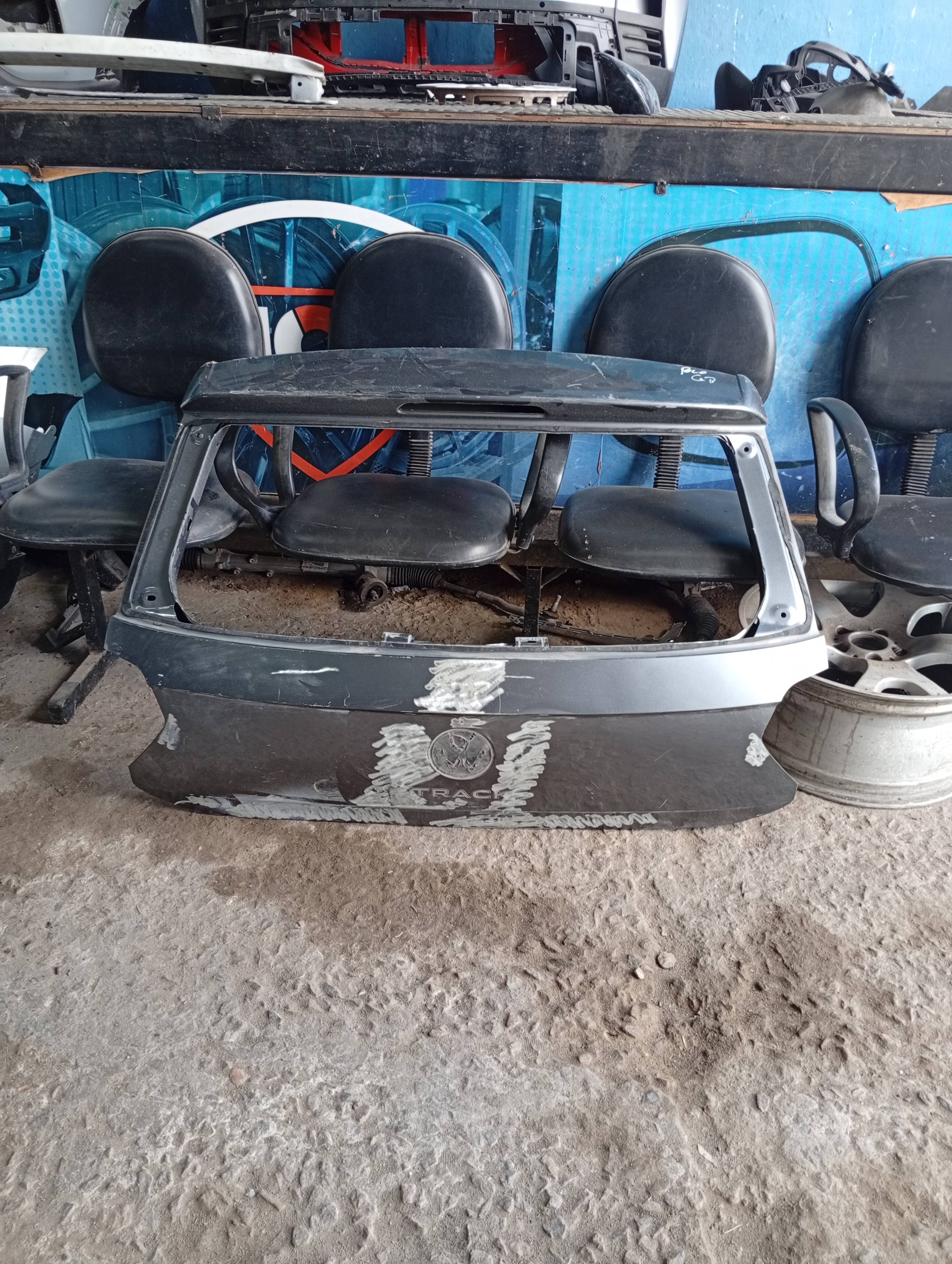 Tampa Traseira Porta Mala Volkswagen Polo Track - Imagem 2