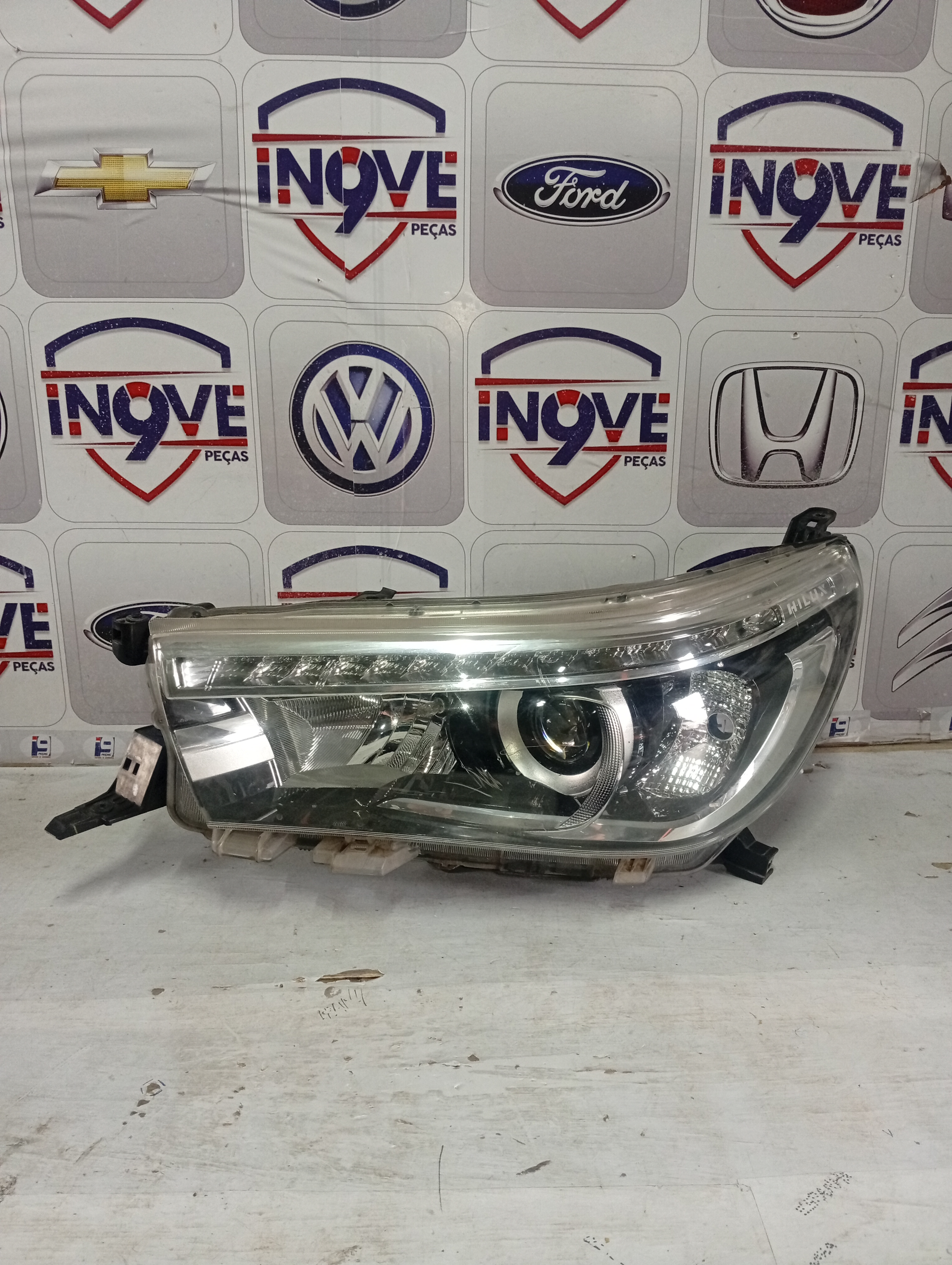 Farol LED Toyota Hilux SRX 2016-2019 - Imagem 1