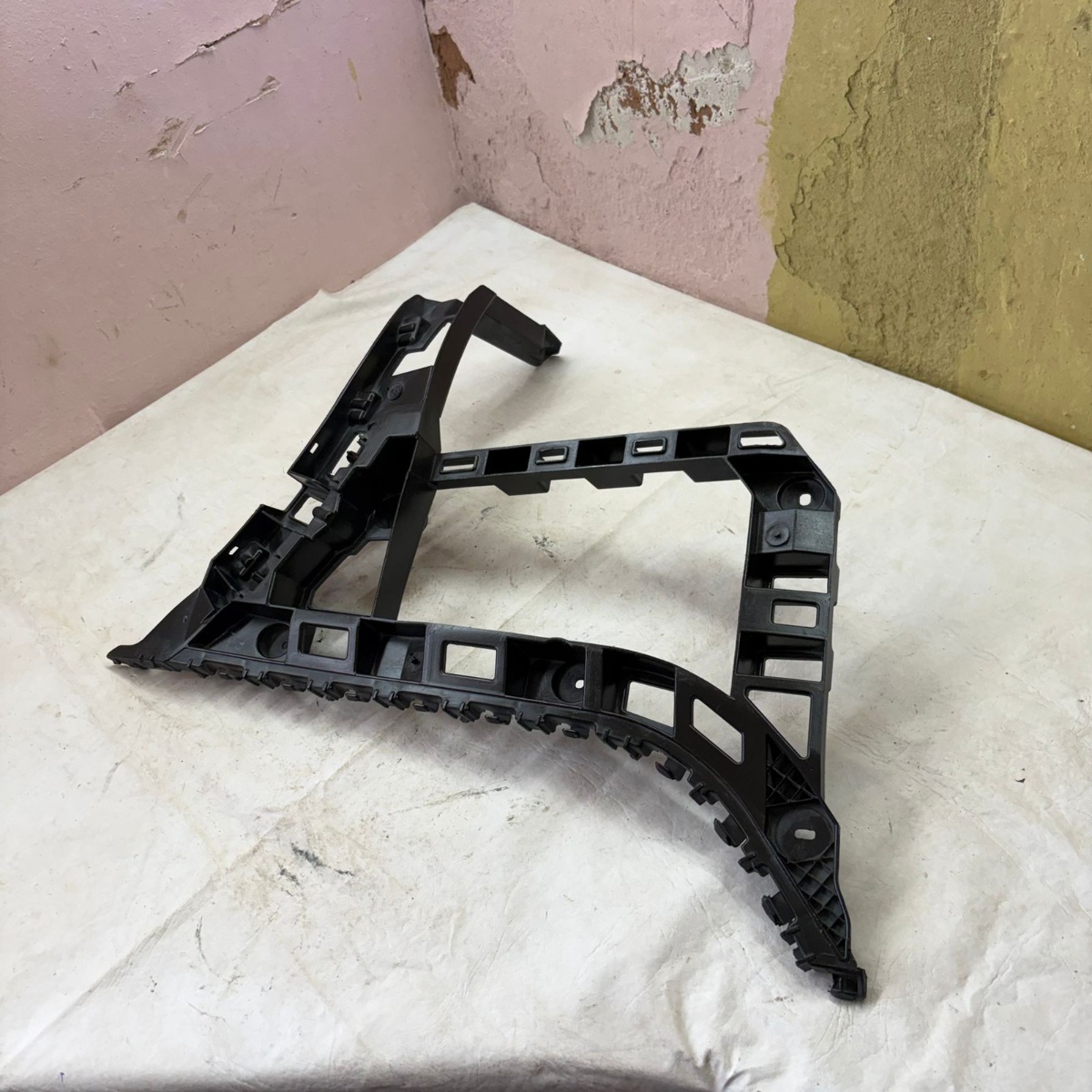 Suporte Guia De Para-choque Jetta 2011 2012 2013 2014