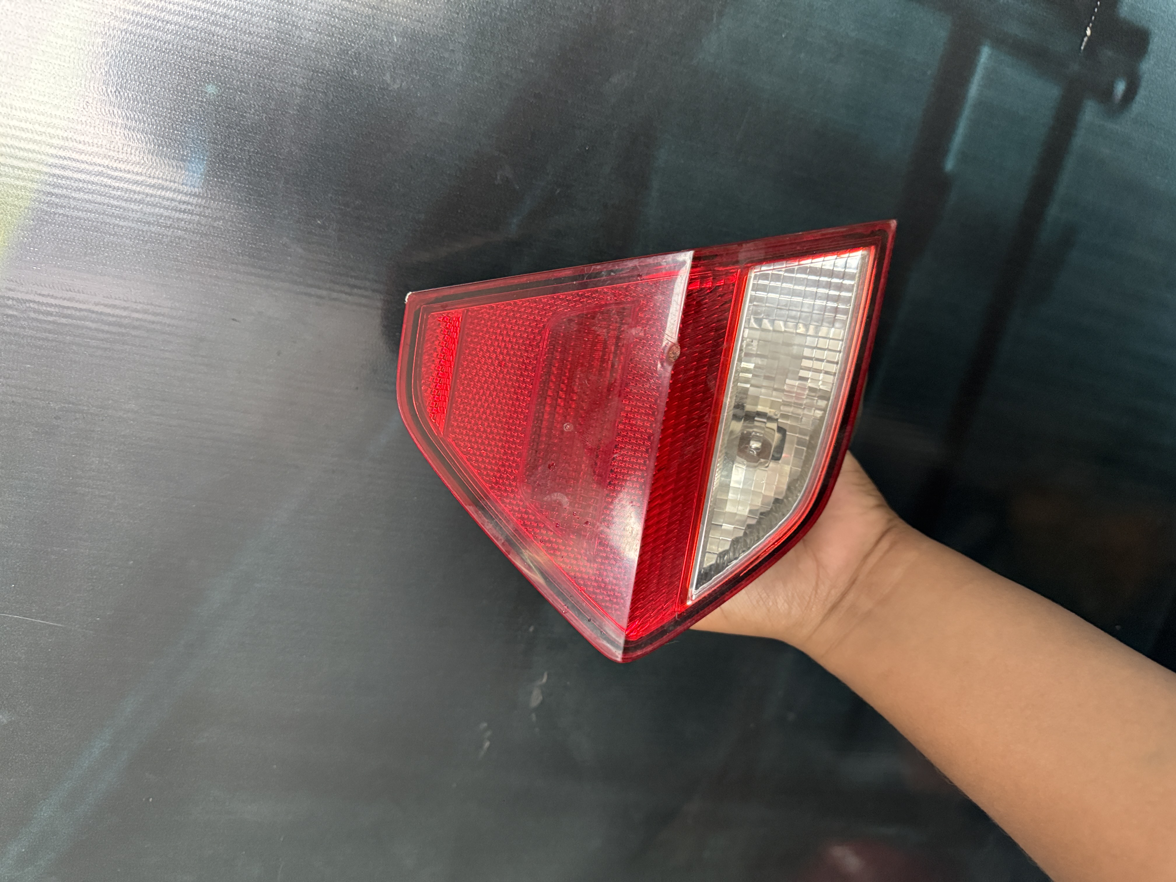 Lanterna Tampa Traseira  Voyage - Imagem 1