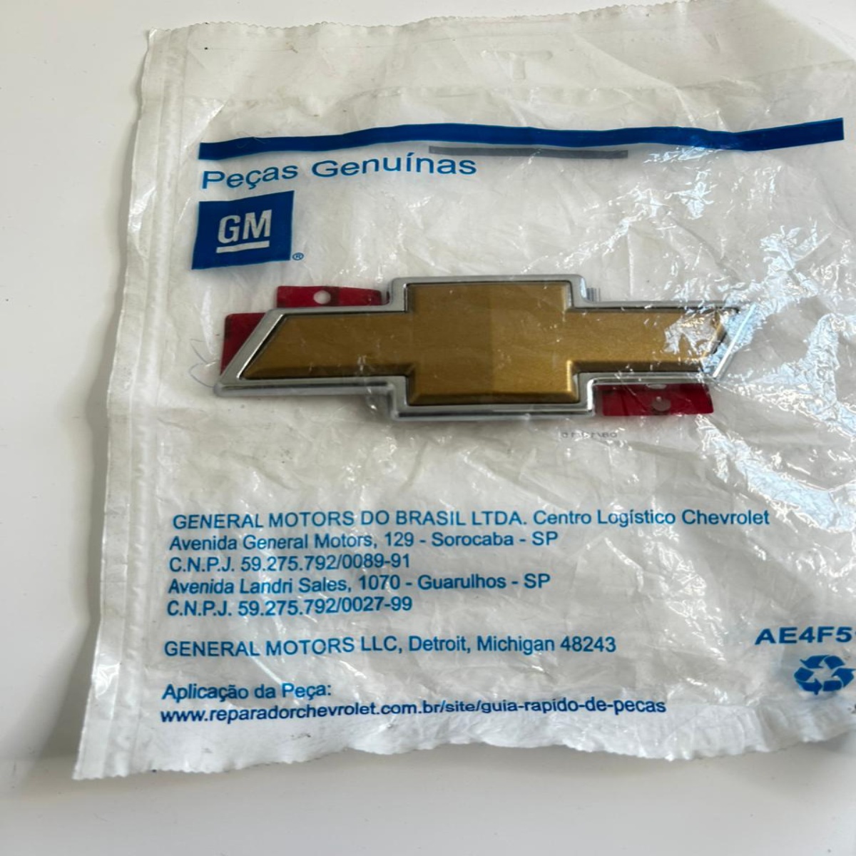 Emblema Porta-malas Dourado GM Classic 94754842 Original