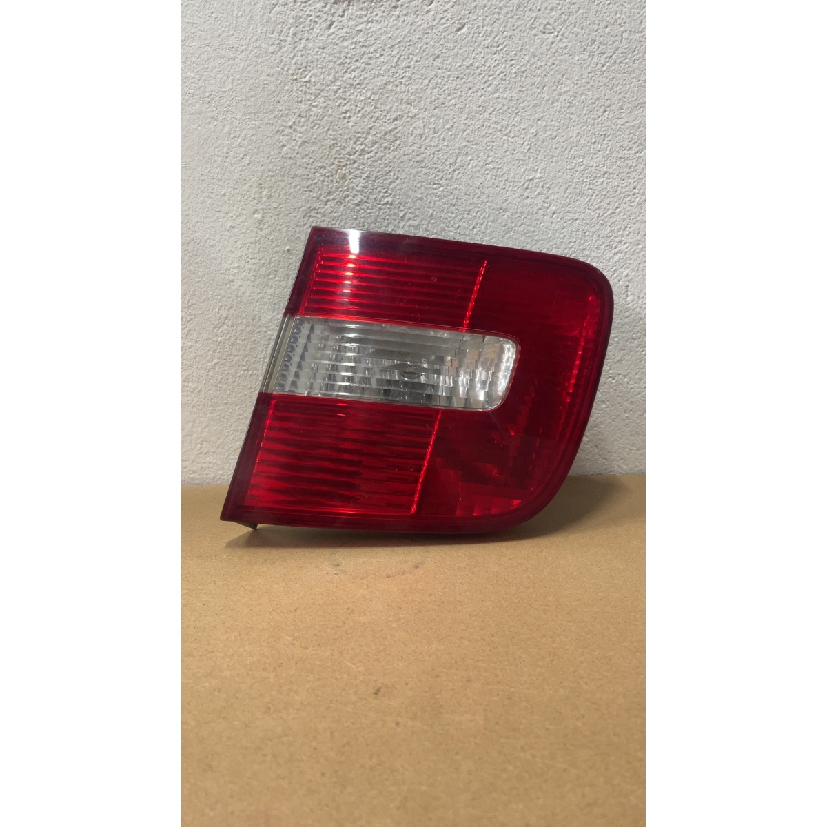 Lanterna Traseira Direita Polo Sedan Direito/passageiro Vermelho