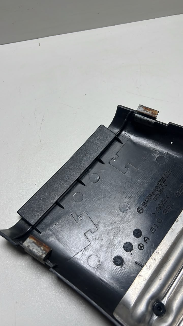 Acaba Inferior lado Dir  Mercedes-Benz Classe E 1998/2002 - Imagem 5