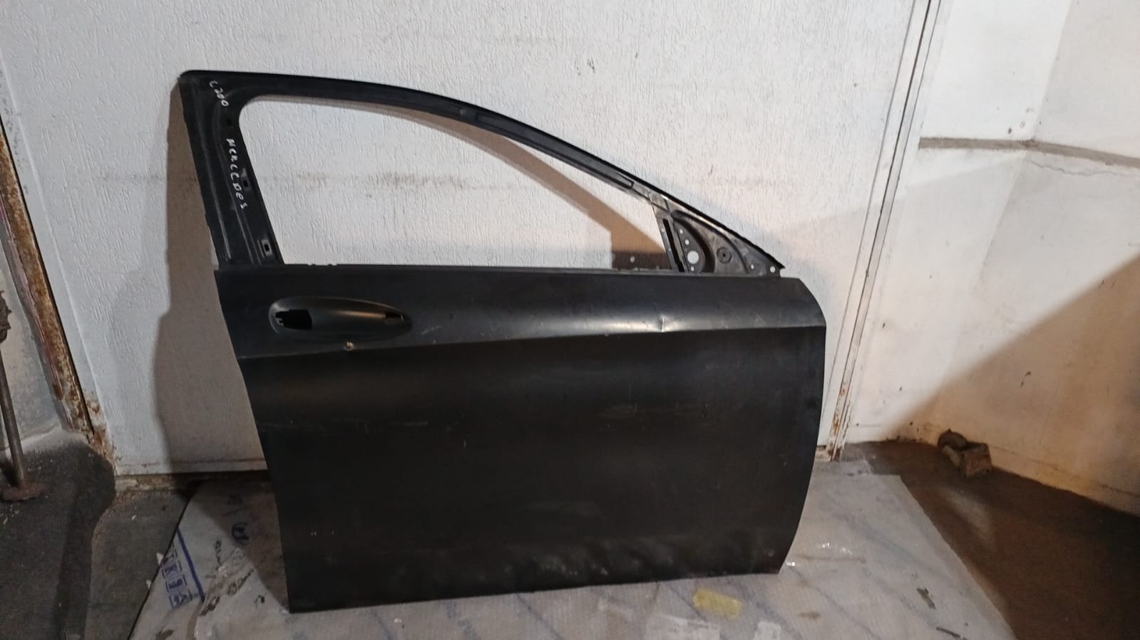 Porta dianteira esquerda Mercedes Classe C 2015-2019 - Imagem 2