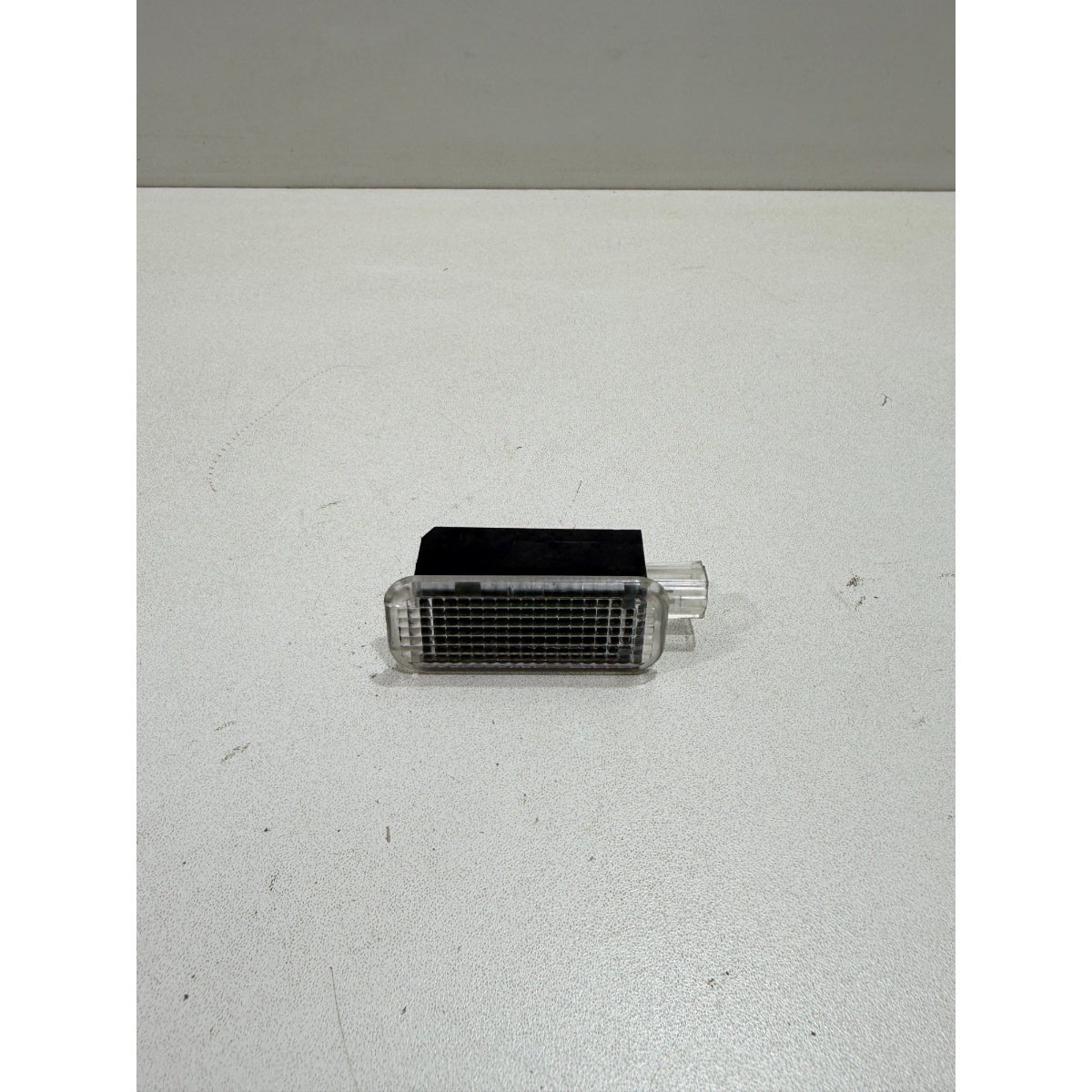 Luz Cortesia Porta Malas Audi A3 2016 1.8 8j0947409b (Usado) - Imagem 2