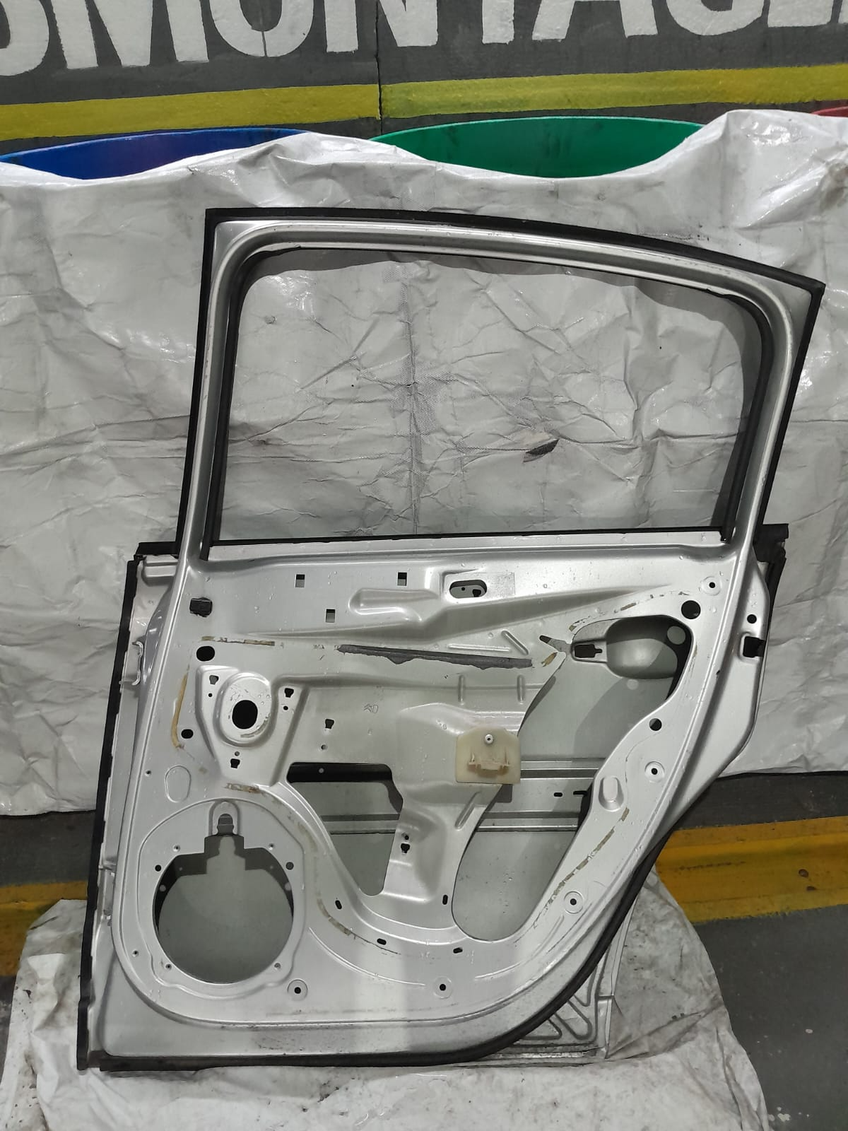 PORTA TRAS C4 HATCH 08/13 LD PRATA - Imagem 2