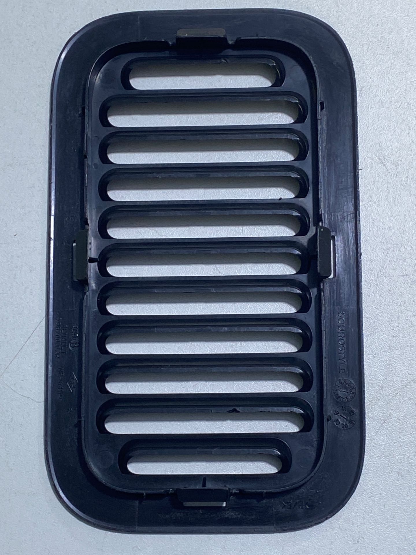 Grade Interna Ventilação Caçamba Master 2014 A 2022 - Imagem 2