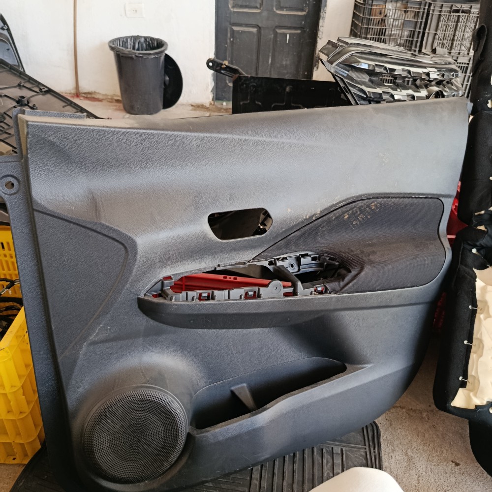 Forro porta dianteir direit Nissan kicks