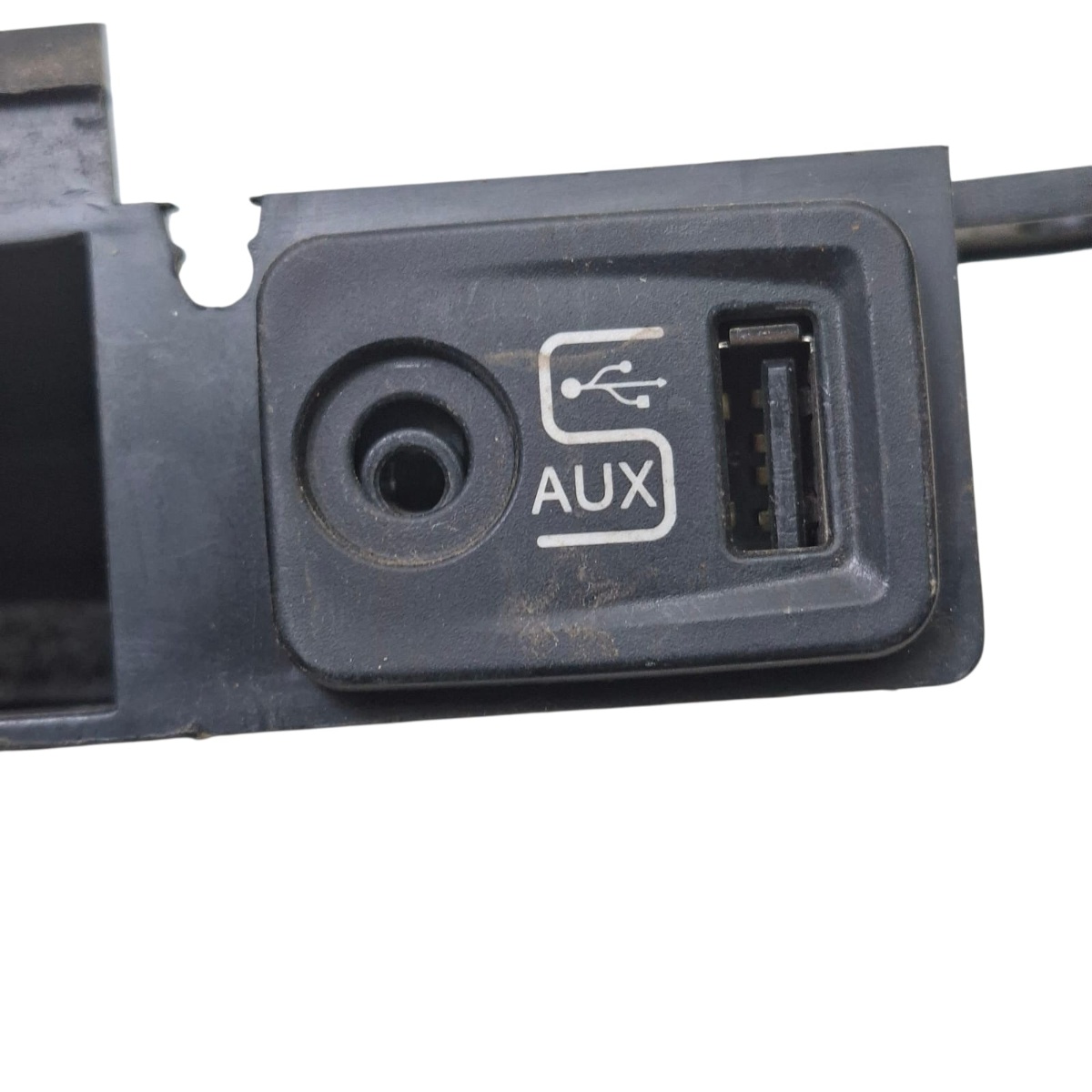 Moldura Suporte Conector Usb Doblo Palio Fiorino Siena - Imagem 4