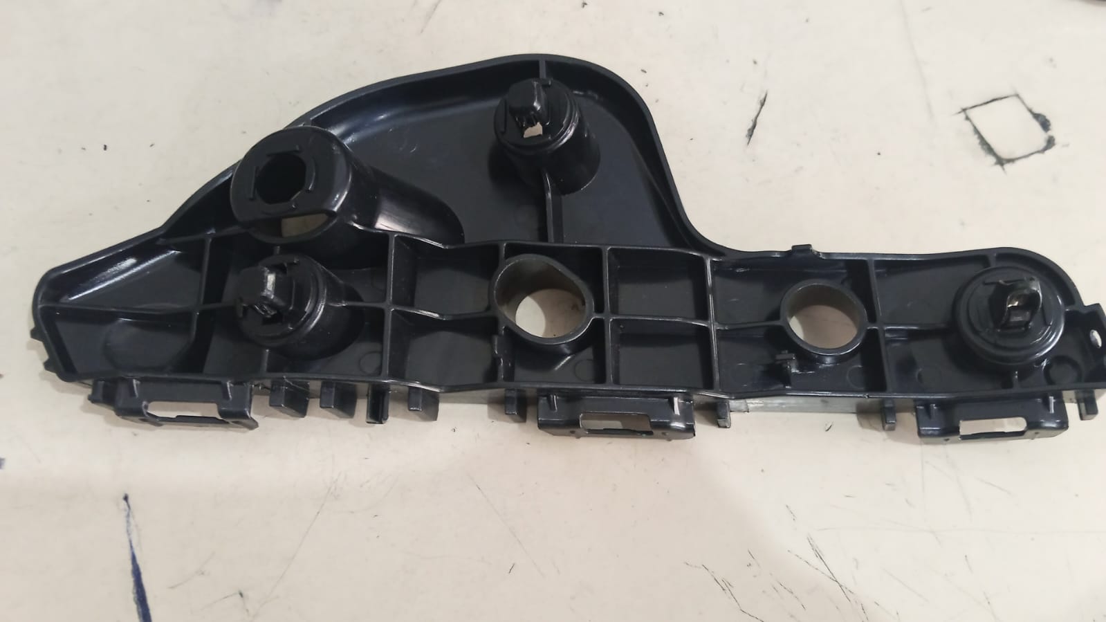 Suporte Parachoque Dianteiro Esquerdo Toyota Yaris - Imagem 2