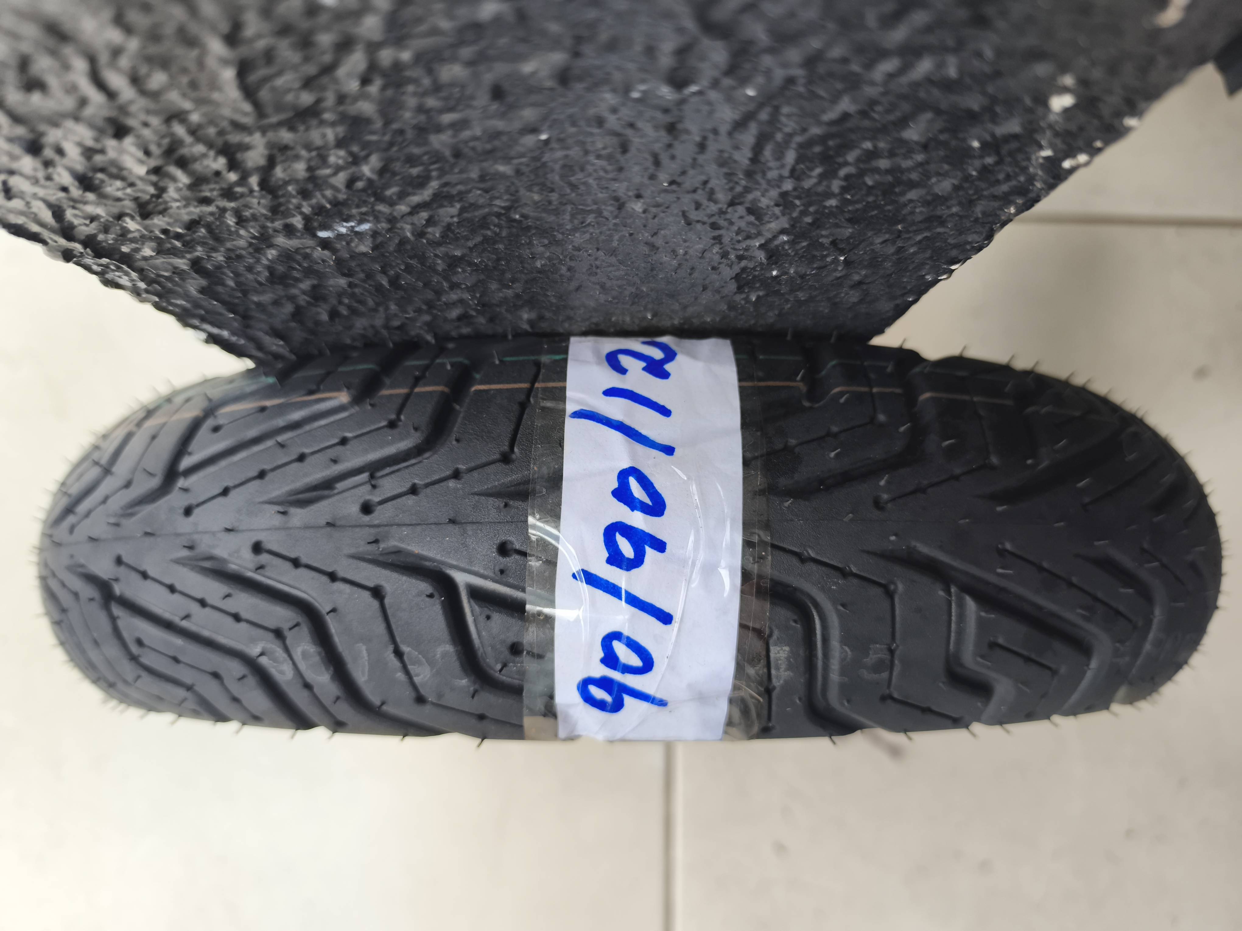 Pneu 90/90/12