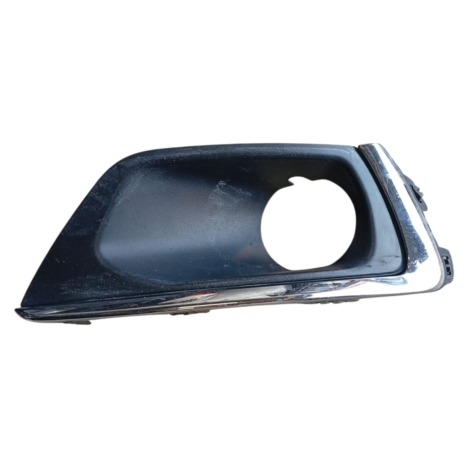 Moldura Farol Milha Esquerda Chevrolet Cobalt 2016 2022 Preto Esquerdo - Imagem 8