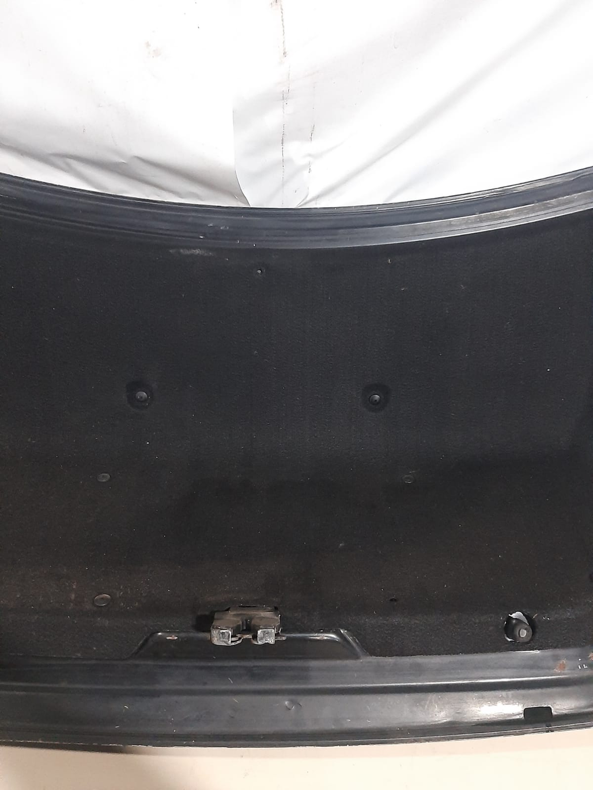TAMPA TRASEIRA J3 SEDAN (PRETA) - Imagem 7
