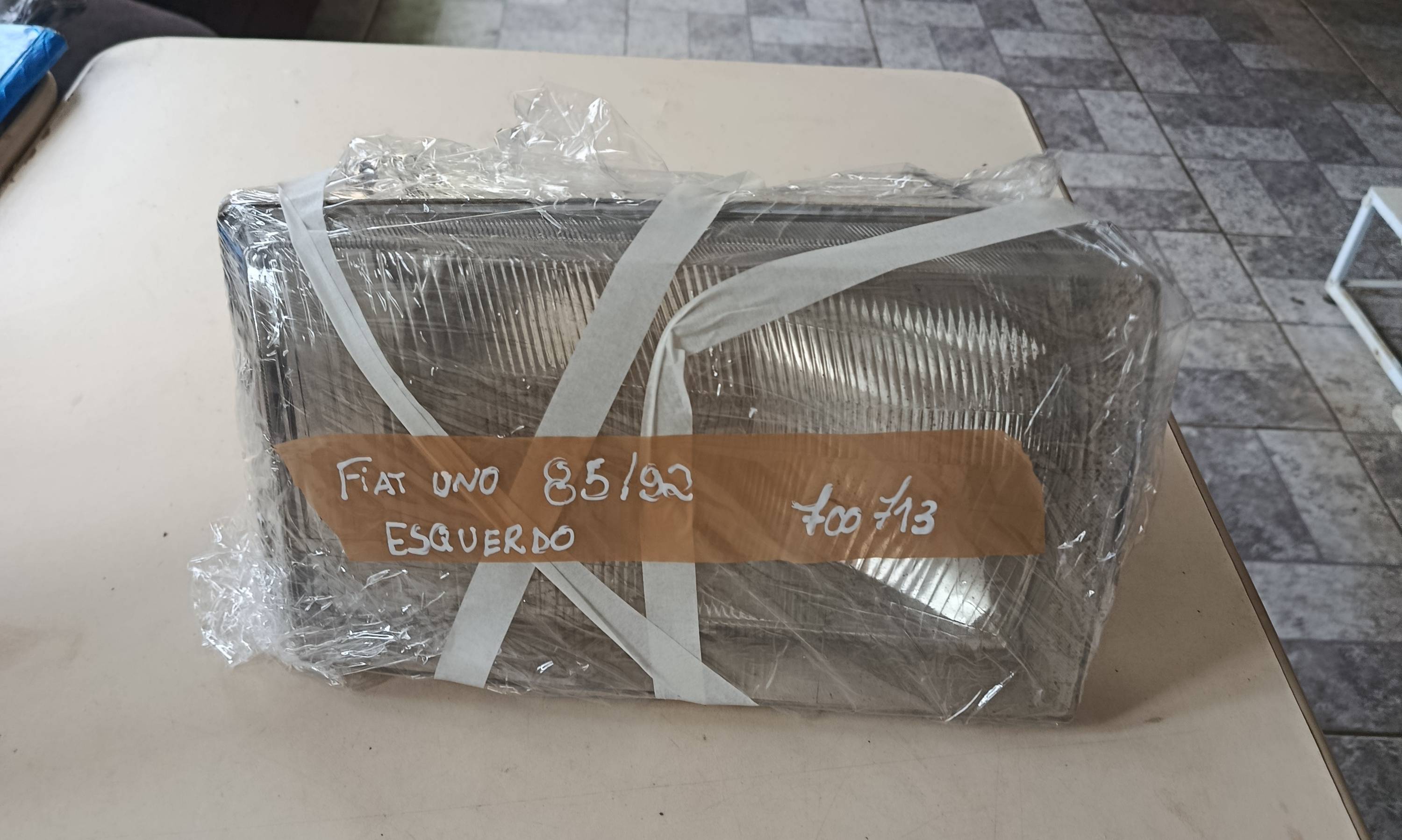 Farol Esquerdo FIAT UNO 85/92 - Imagem 1