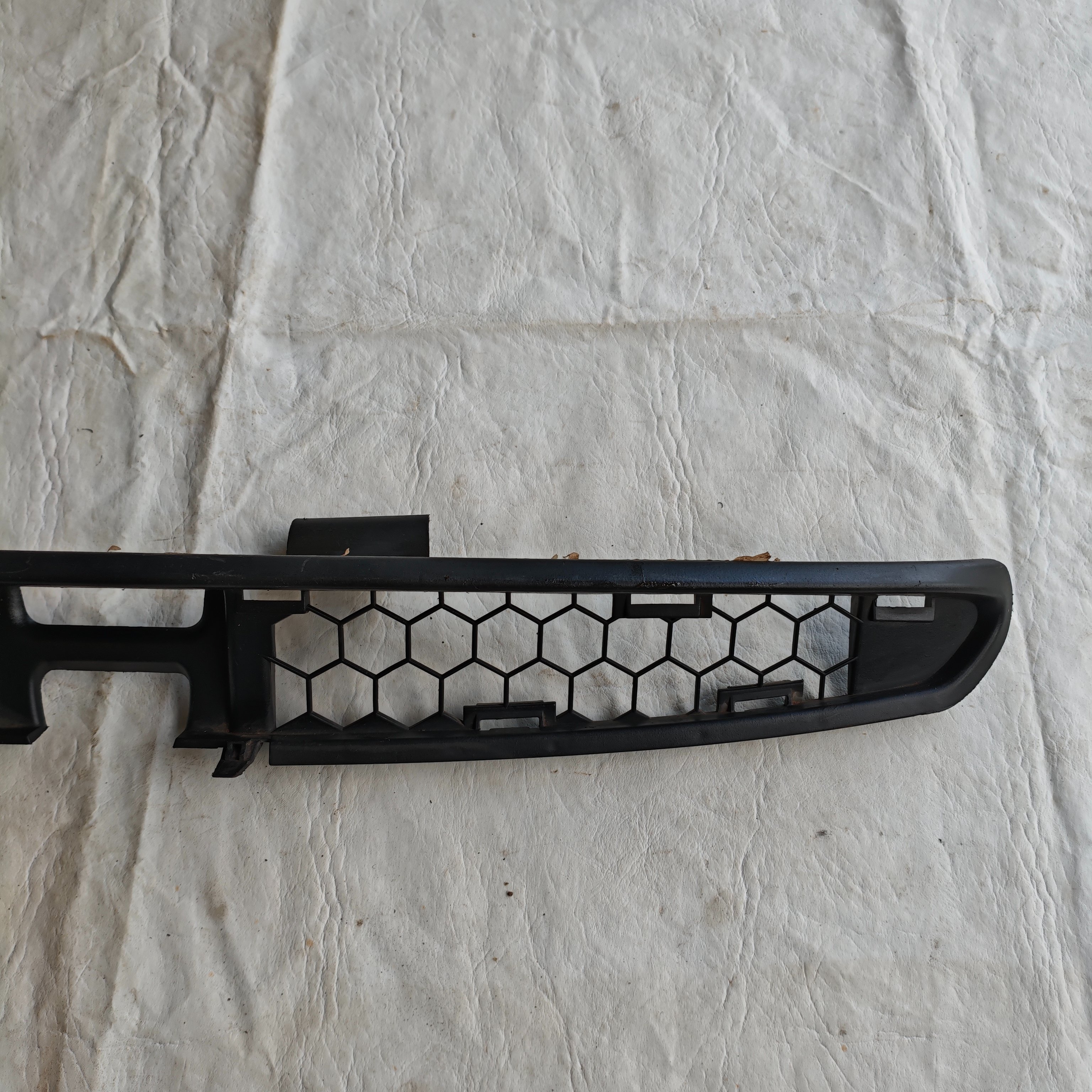 Moldura Grade Frontal Renault Clio 2000 - Imagem 3