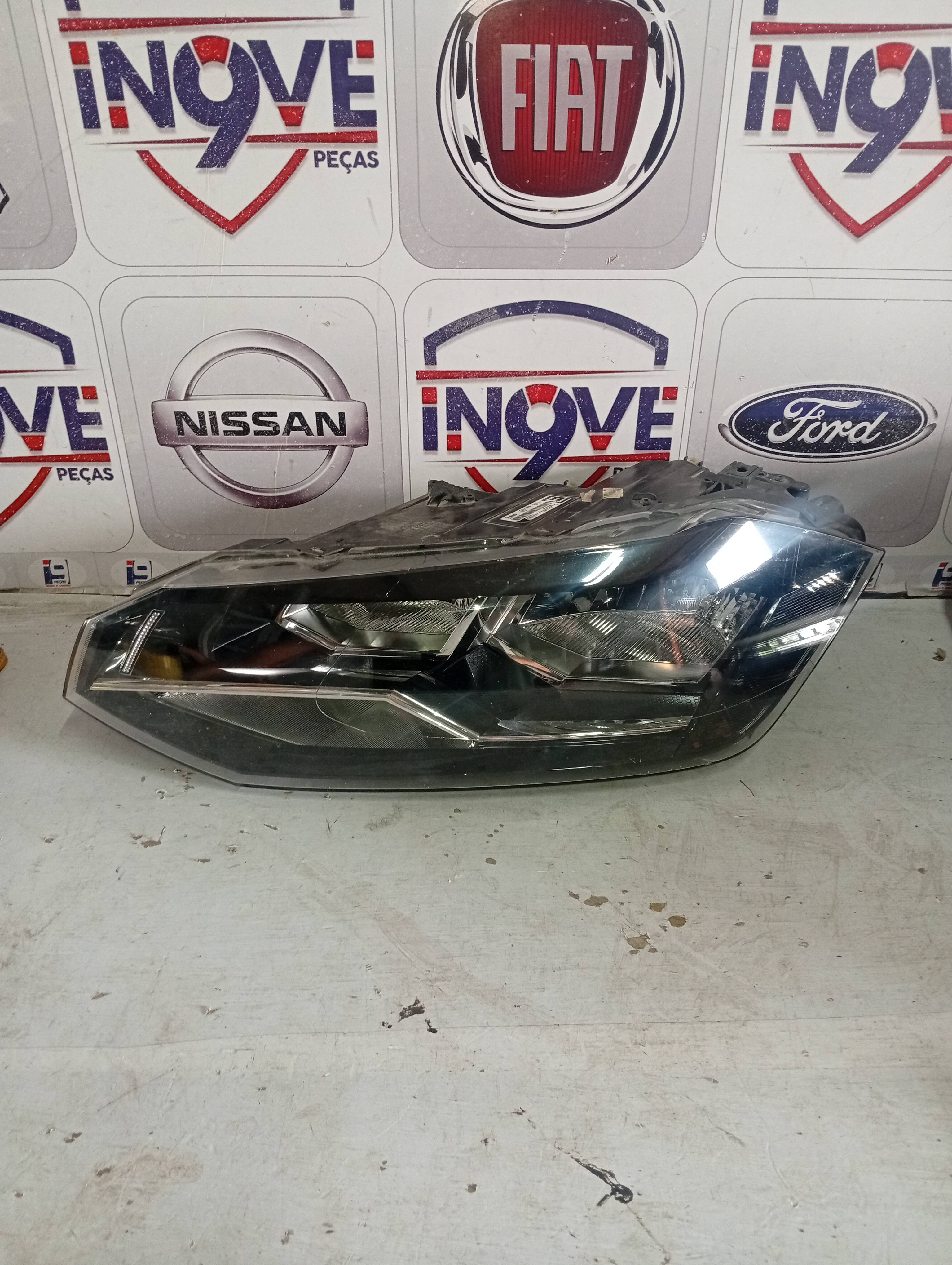 Farol Cromado Lado Esquerdo Volkswagen Polo