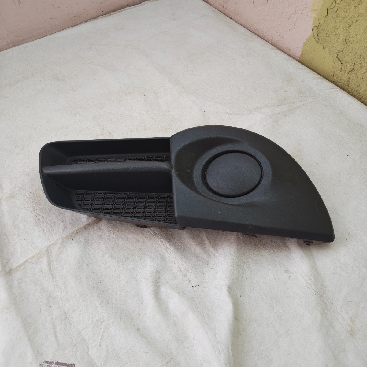 Grade Farol Milha Direito Montana 2015 A 2018 Original Direito - Imagem 2