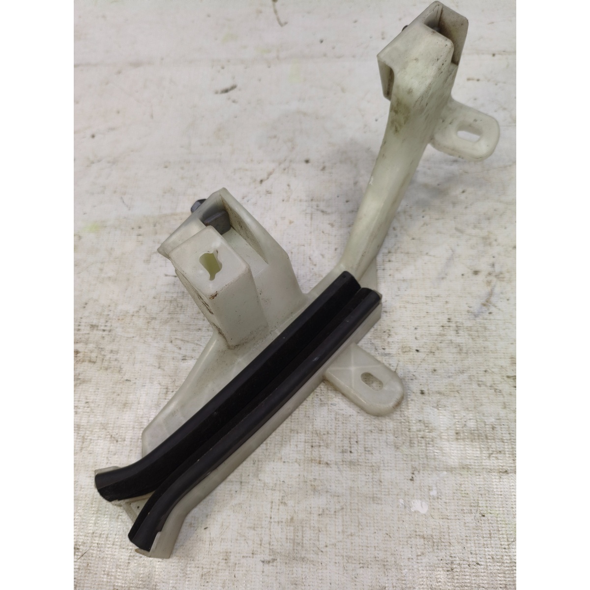 Guia Vidro Porta Peugeot 208 2020 A 2024 9823206080 - Imagem 2