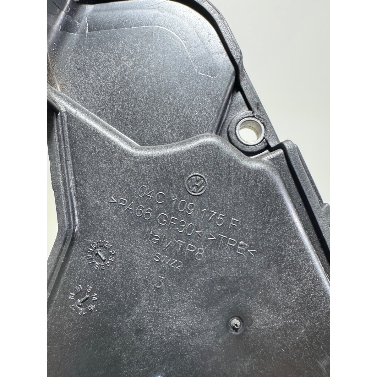 Capa Inferior Correia Dentada Audi A3 - 04c109175f - Imagem 7