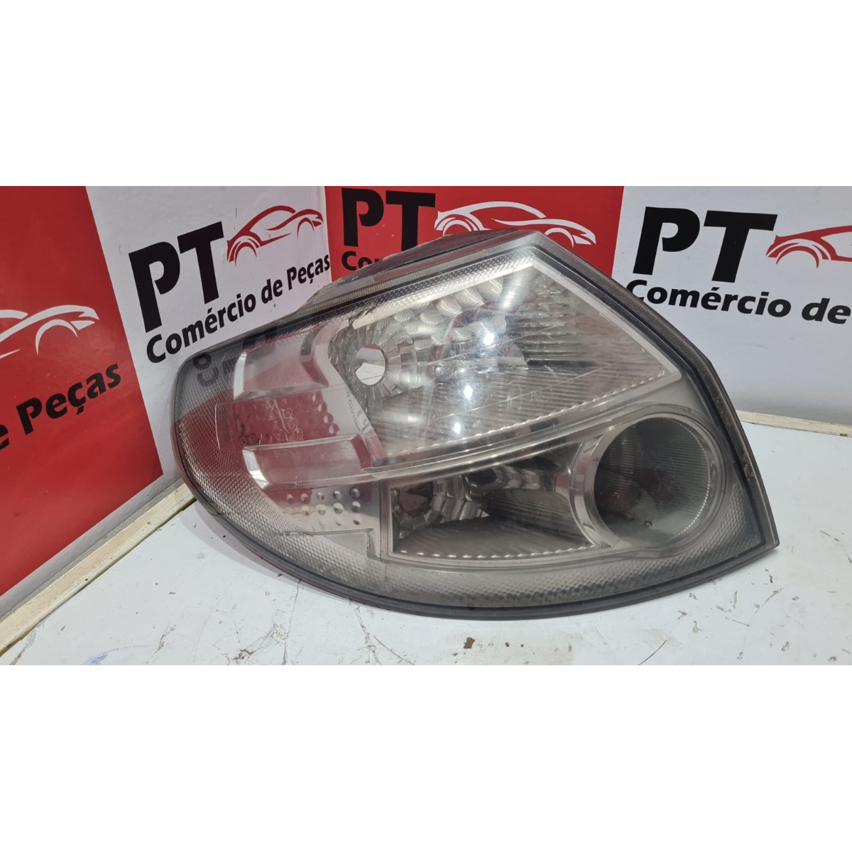 Lanterna Esquerda Ford KA 2011 a 2013 - Imagem 1