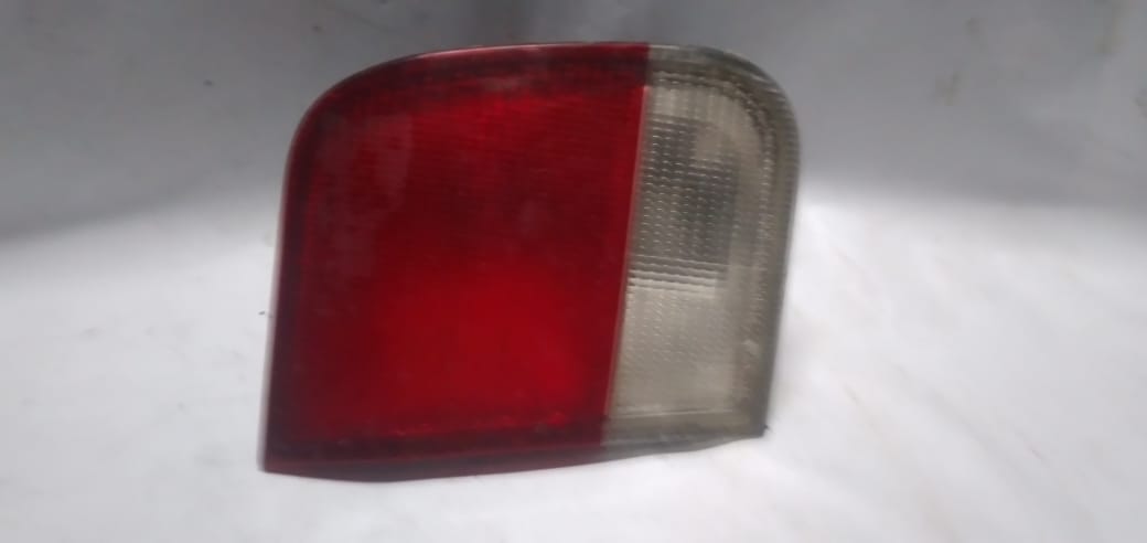 LANTERNA TRASEIRA CIVIC 1996 / 1998 BICOLOR MALA LE USADA @