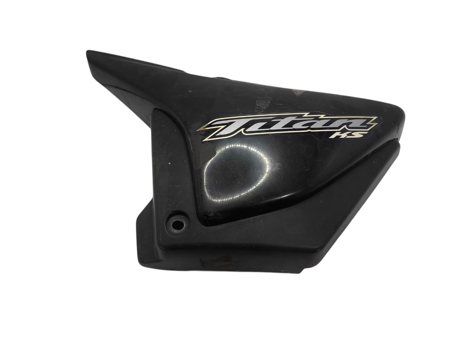 Tampa Lateral Esquerda c/ complemento Titan 150 04-08 avaria