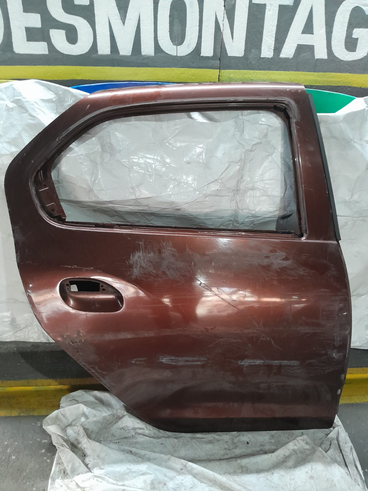 PORTA TRAS RENAULT LOGAN 16/18 LD VINHO - Imagem 1