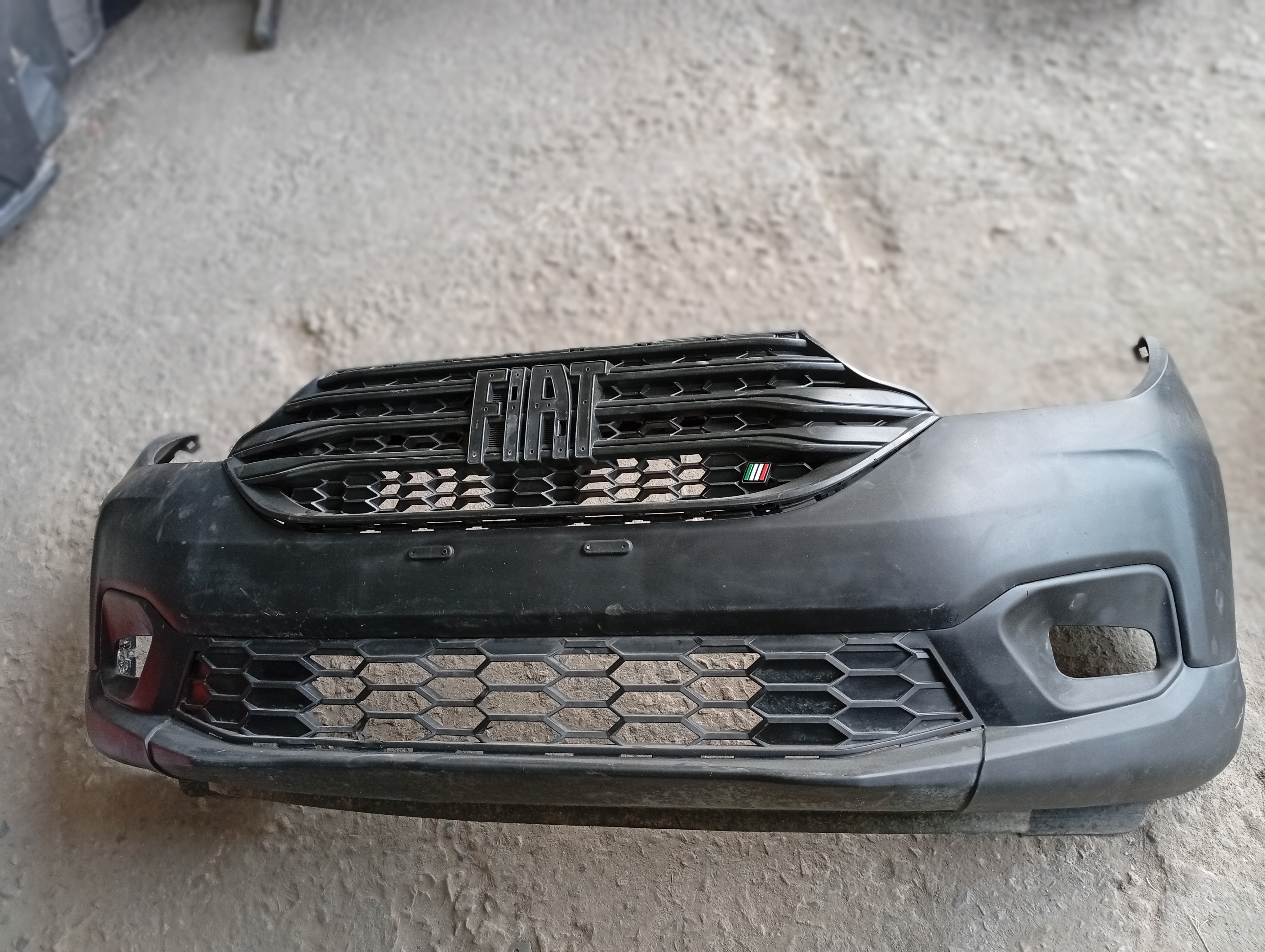 Para-choque dianteiro Strada 2024