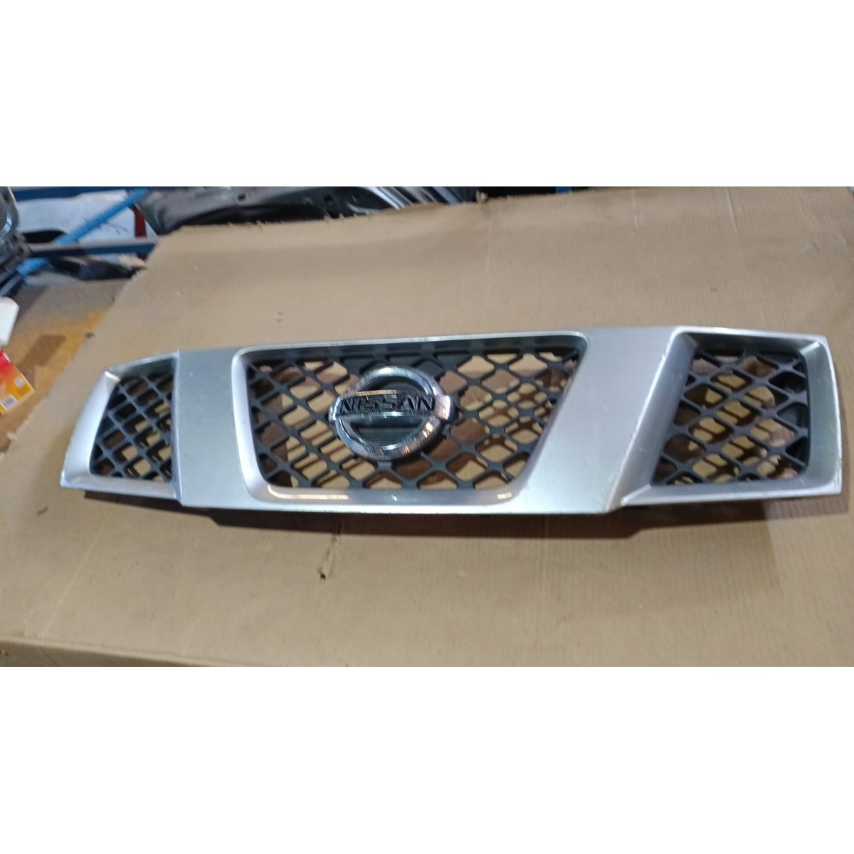 Grade Dianteira Nissan Frontier 2010 Usado Original - Imagem 4