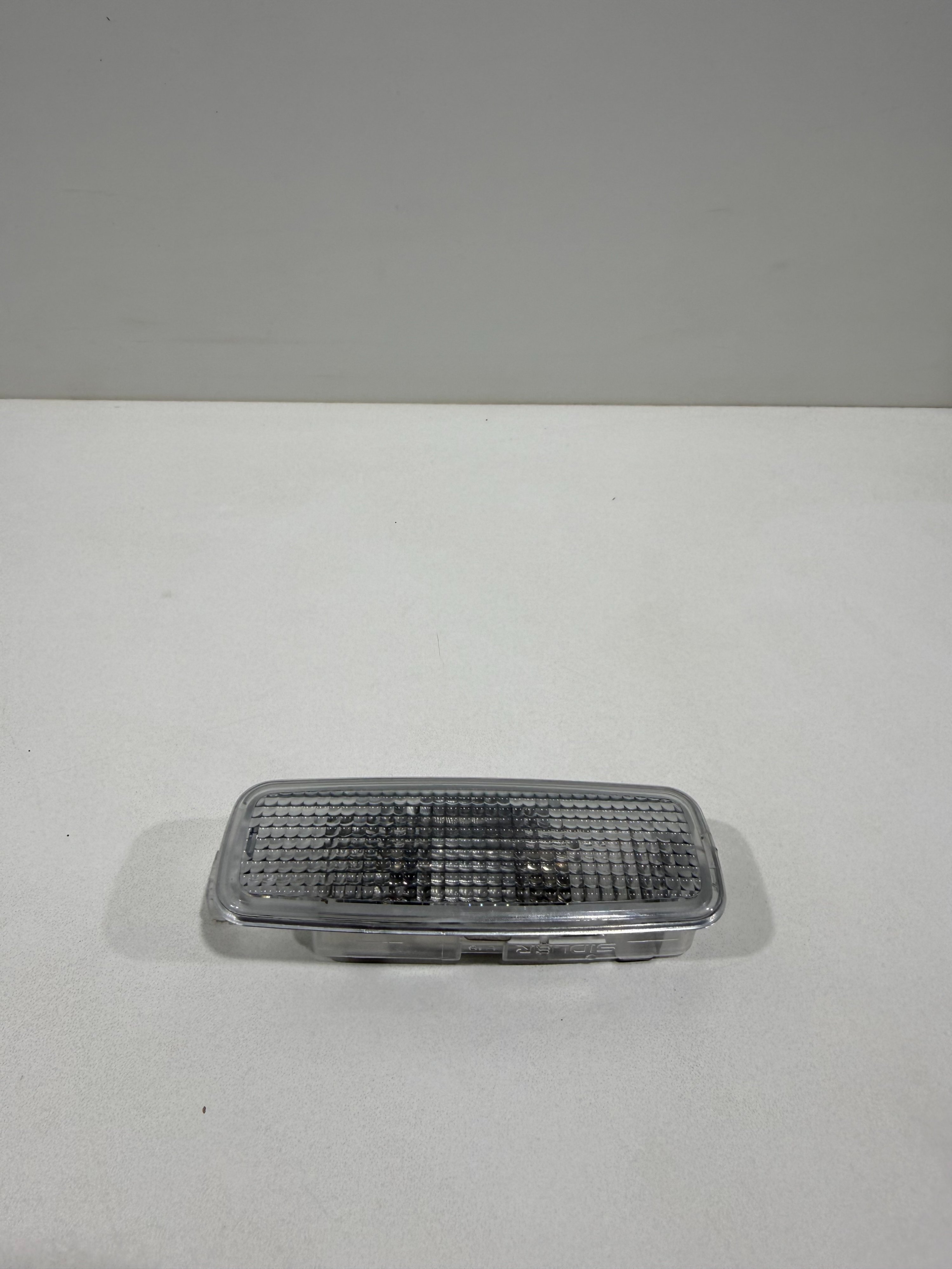 Luz de cortesia interna Audi A3 Sedan 4d0947105a