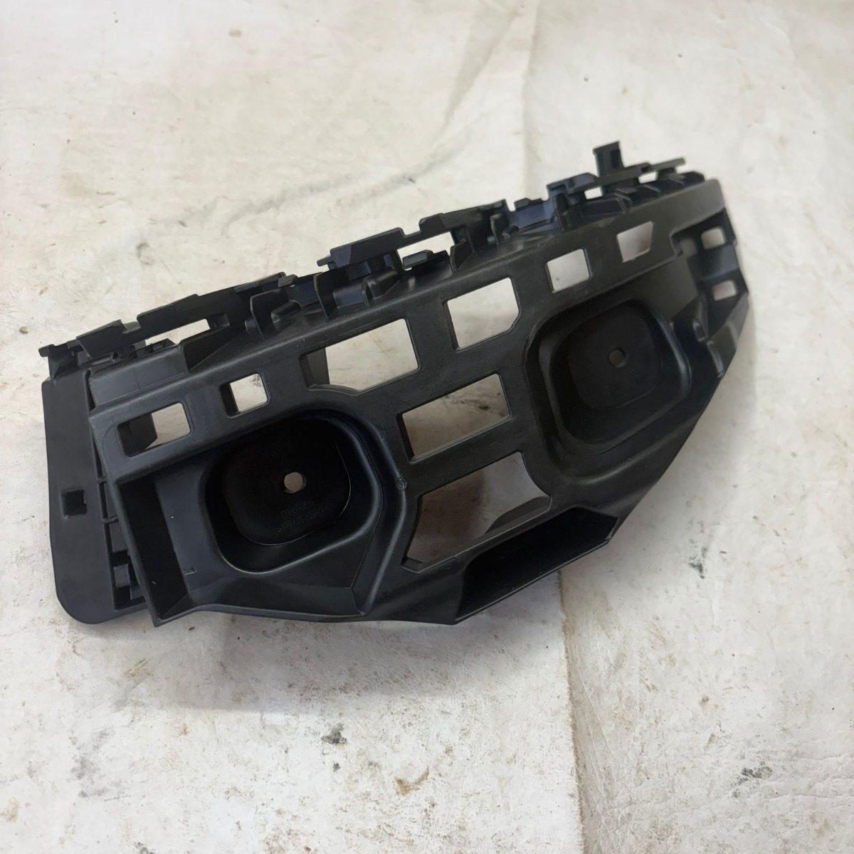 Guia Para-choque Traseiro Virtus TSI Lado Direito - Imagem 3