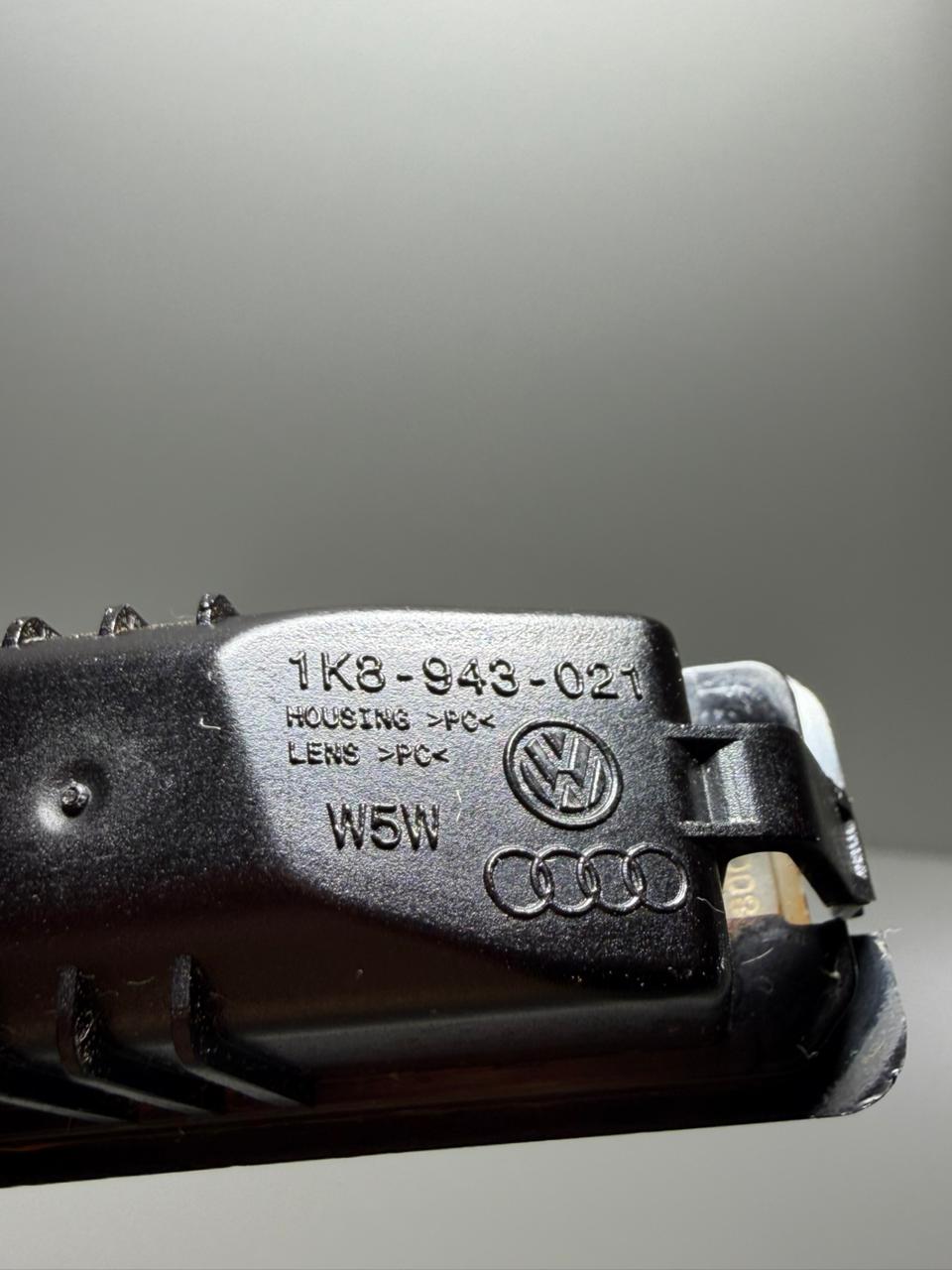 Par de Lanterna Luz de Placa VW Polo 1K8943021 - Imagem 5