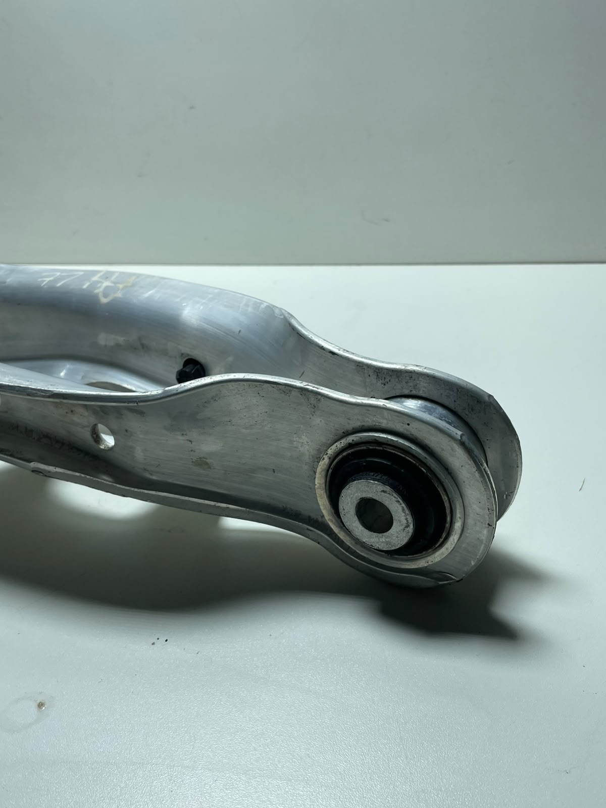 Braço Inferior Traseiro Audi A4 2.0 2017 A 2019 8w0505311h - Imagem 3