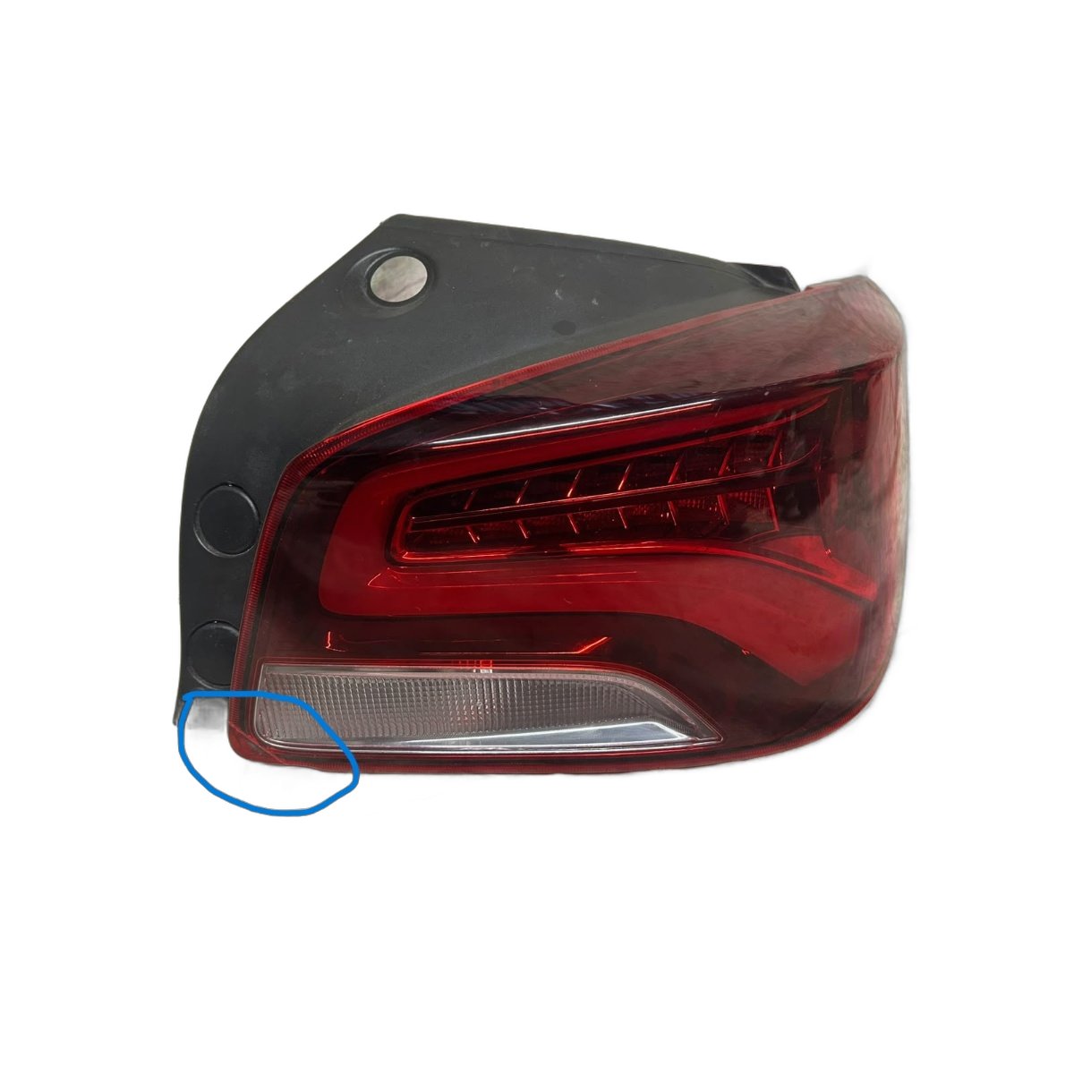 LANTERNA DIREITA LED ONIX HATCH 20/25 original, com detalhe - Imagem 3