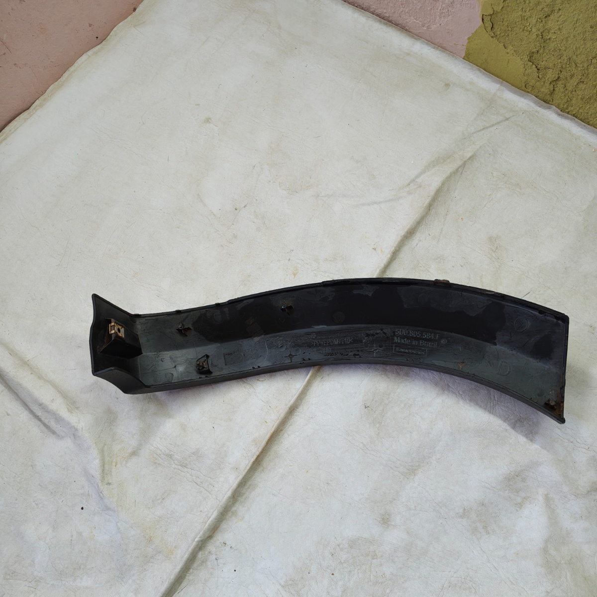 Moldura Parachoque Dianteiro Direito Saveiro G6 2014 2015 16 Preta - Imagem 3