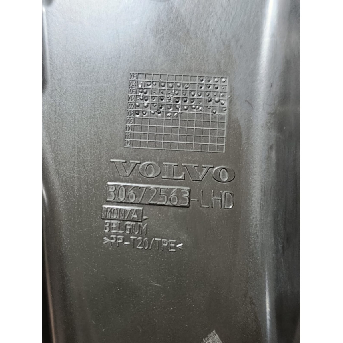 Acabamento esquerdo churrasqueira volvo C30 2005/12 30672563 - Imagem 7
