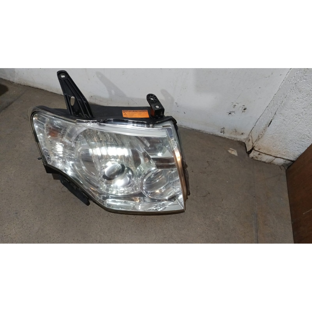Farol Direito Mitsubishi Pajero Full Xenon 2008-2021