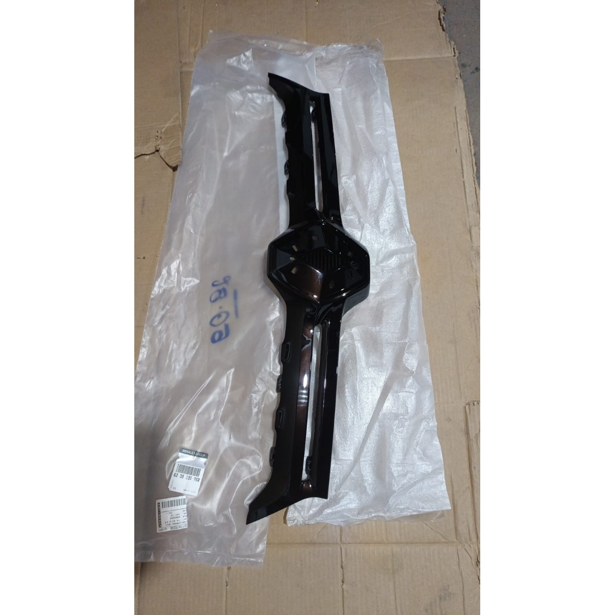 Aplique Da Grade Dianteira Renault Duster Novo Original Preto Brilhante