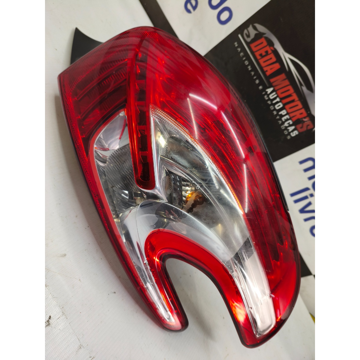 Lanterna Traseira Direita Peugeot 208 13/16 9677327780 Orig Direito/passageiro Vermelho/cristal