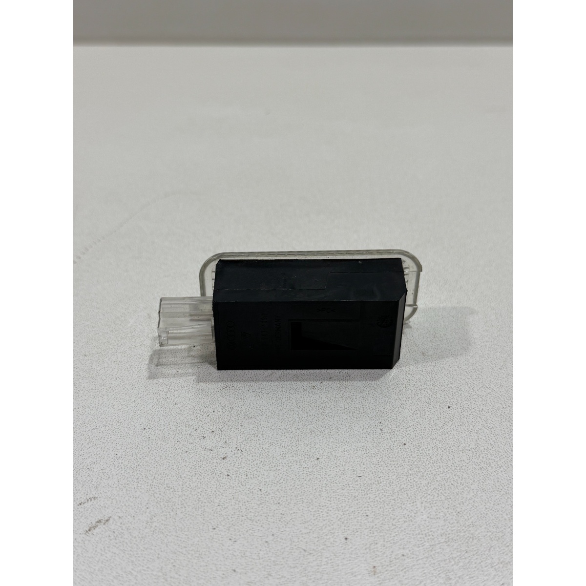 Luz Cortesia Porta Malas Audi A3 2016 1.8 8j0947409b (Usado) - Imagem 3