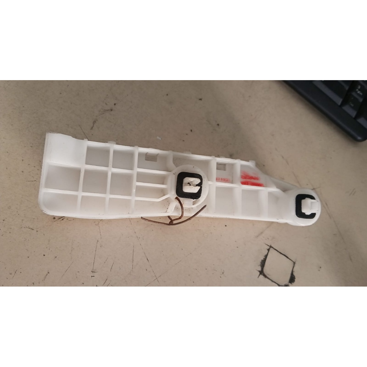 Guia Do Parachoque Traseiro Esquerdo Nissan Versa 2012-2019