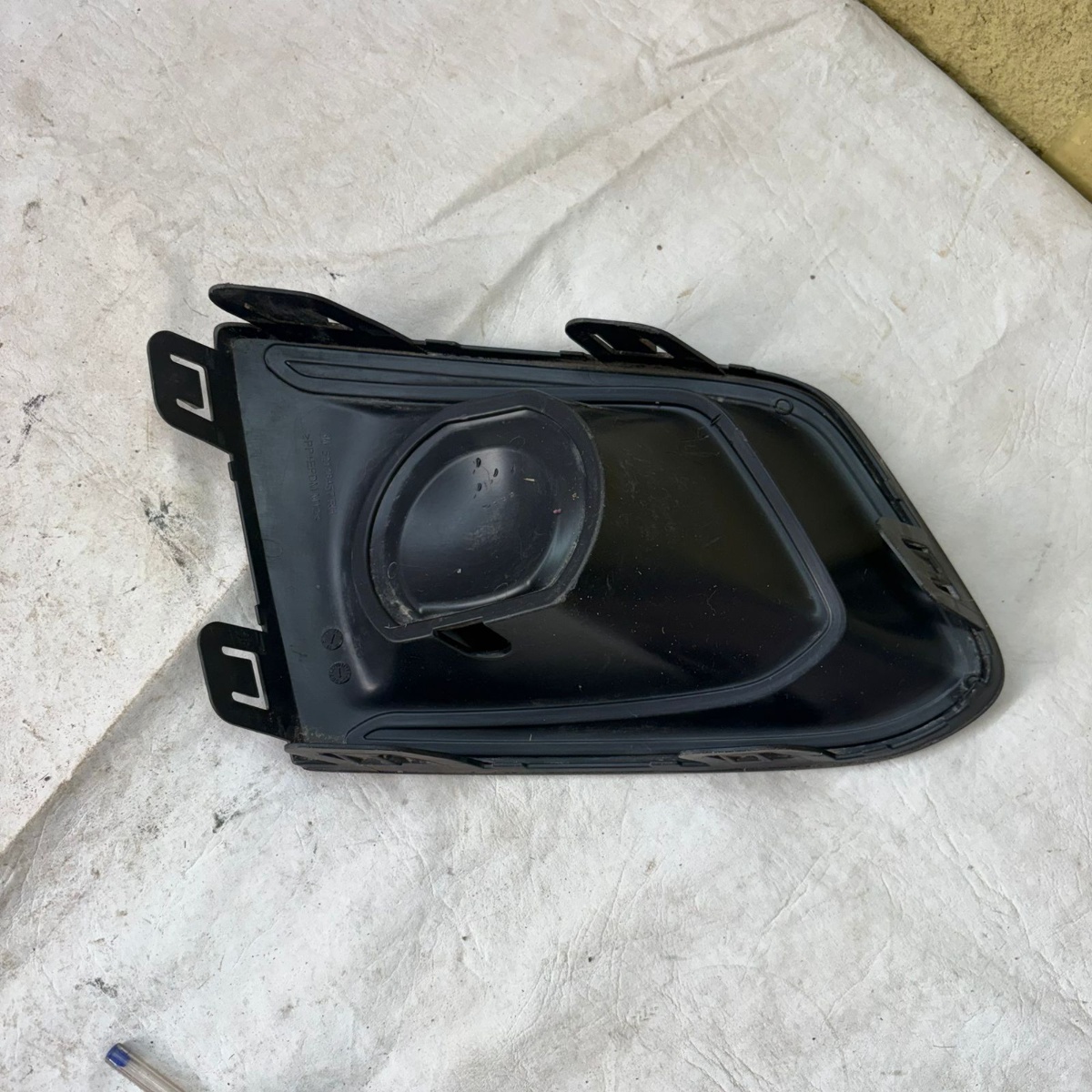 Moldura Farol Milha Direito Spin GM 2017 a 2024 - Imagem 4