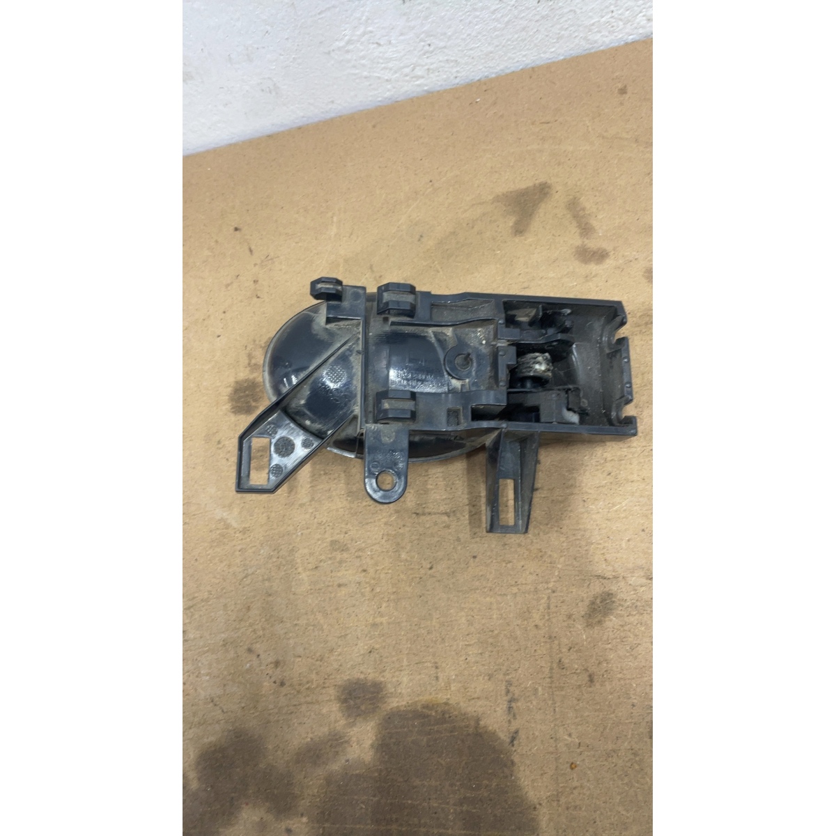 Maçaneta Interna Lado Esquerdo Nissan Versa Preto Dianteira - Imagem 2