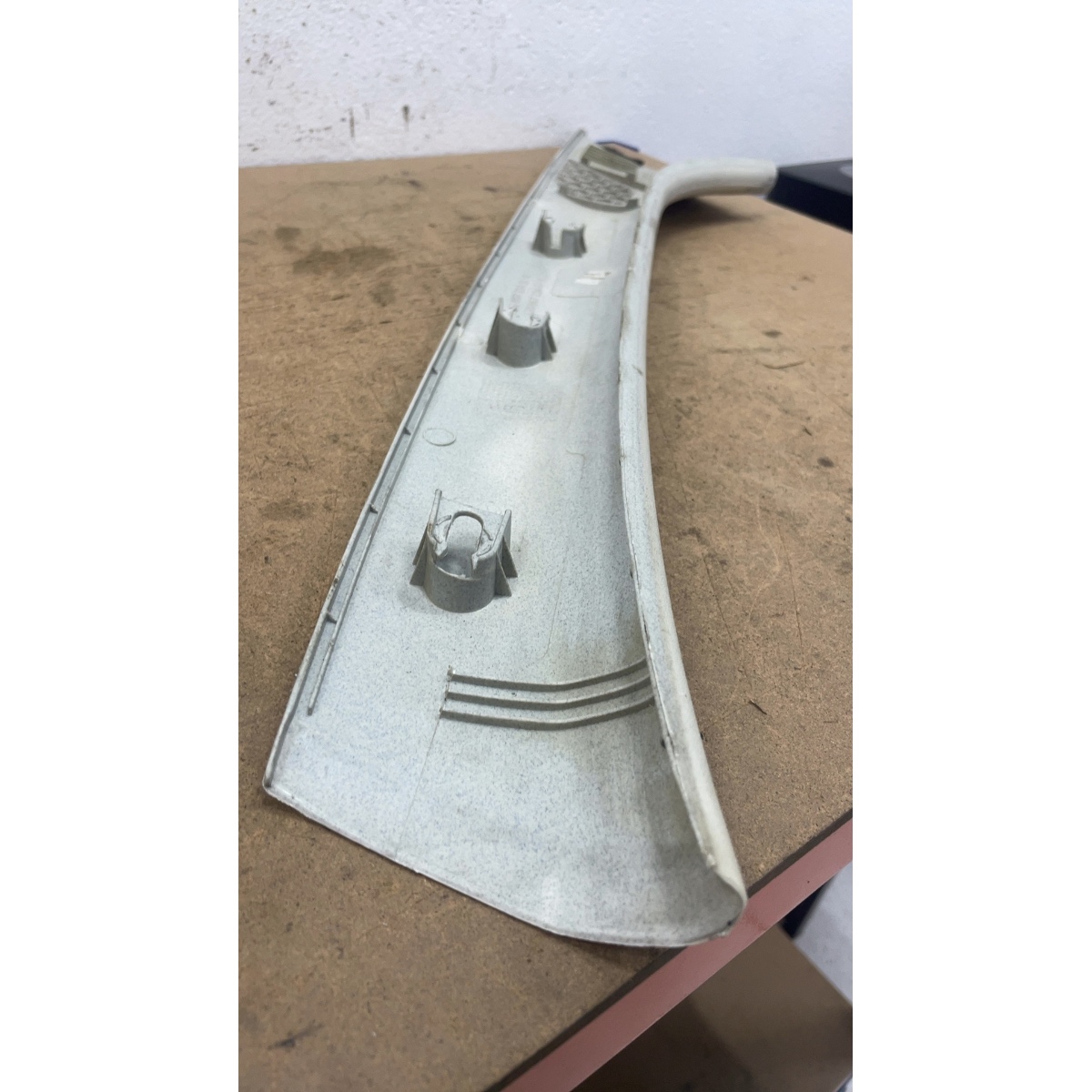 Moldura Coluna Dianteira Direita Vw Polo - Imagem 4